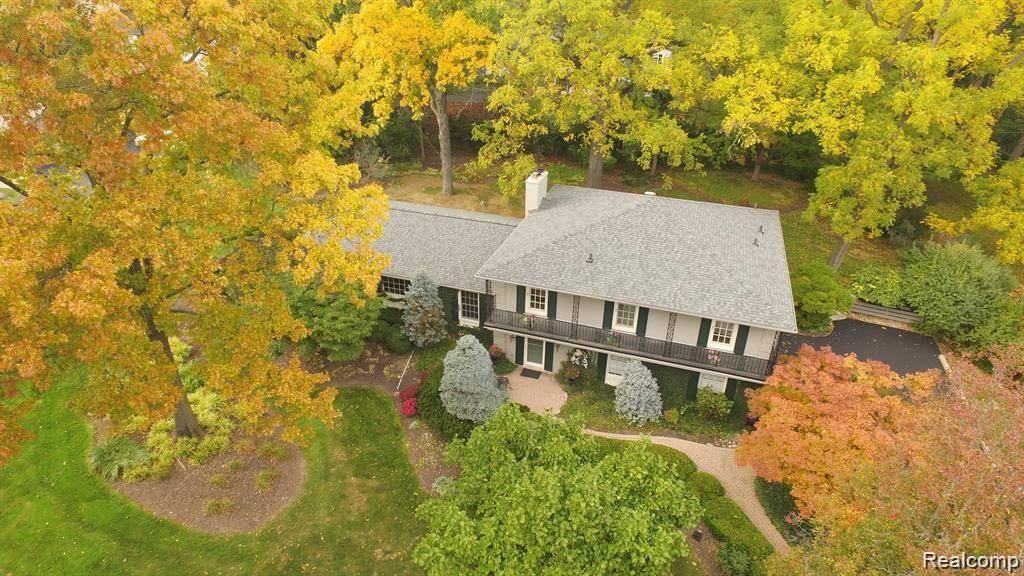 Bloomfield Hills, MI 48304,431 STEEPLE CHASE CT