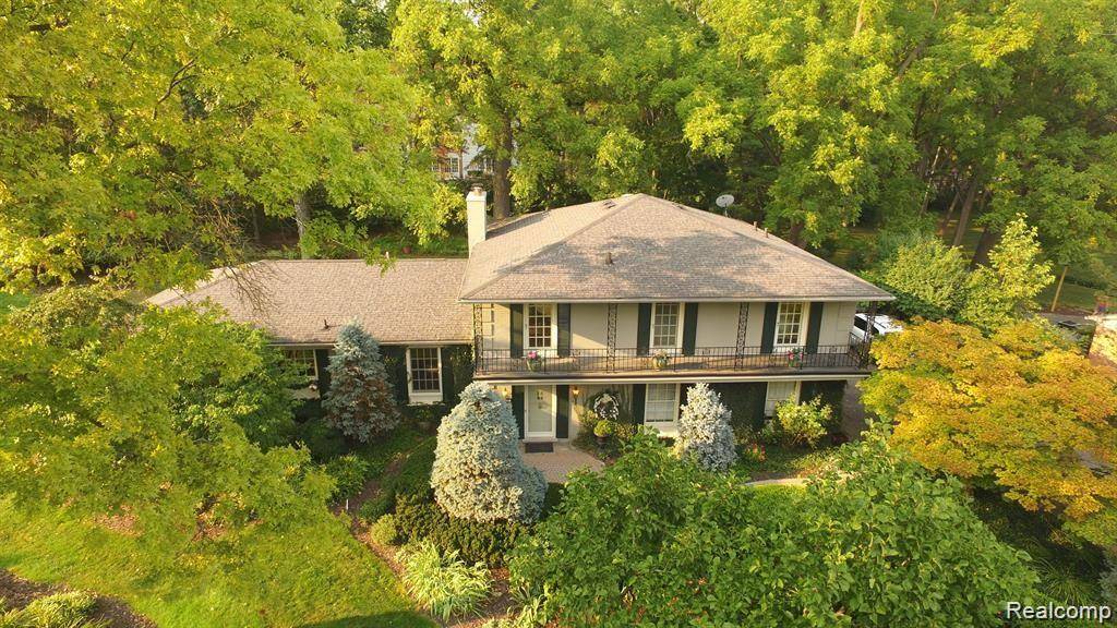 Bloomfield Hills, MI 48304,431 STEEPLE CHASE CT