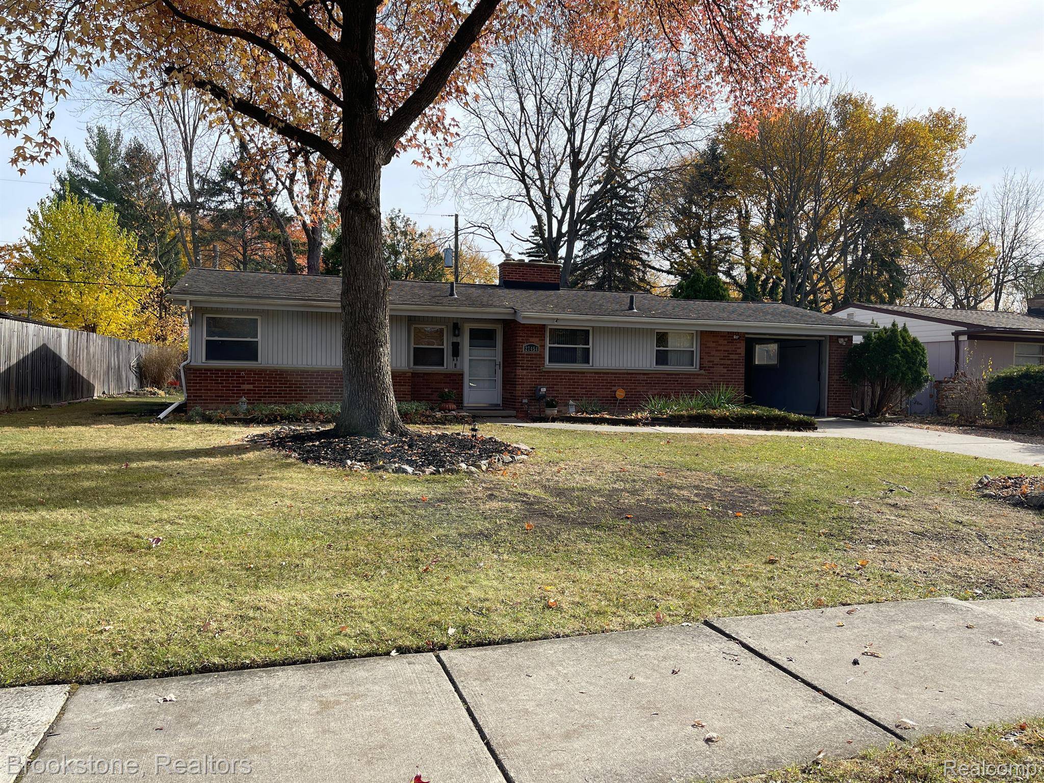 Southfield, MI 48076,27454 RED LEAF LN