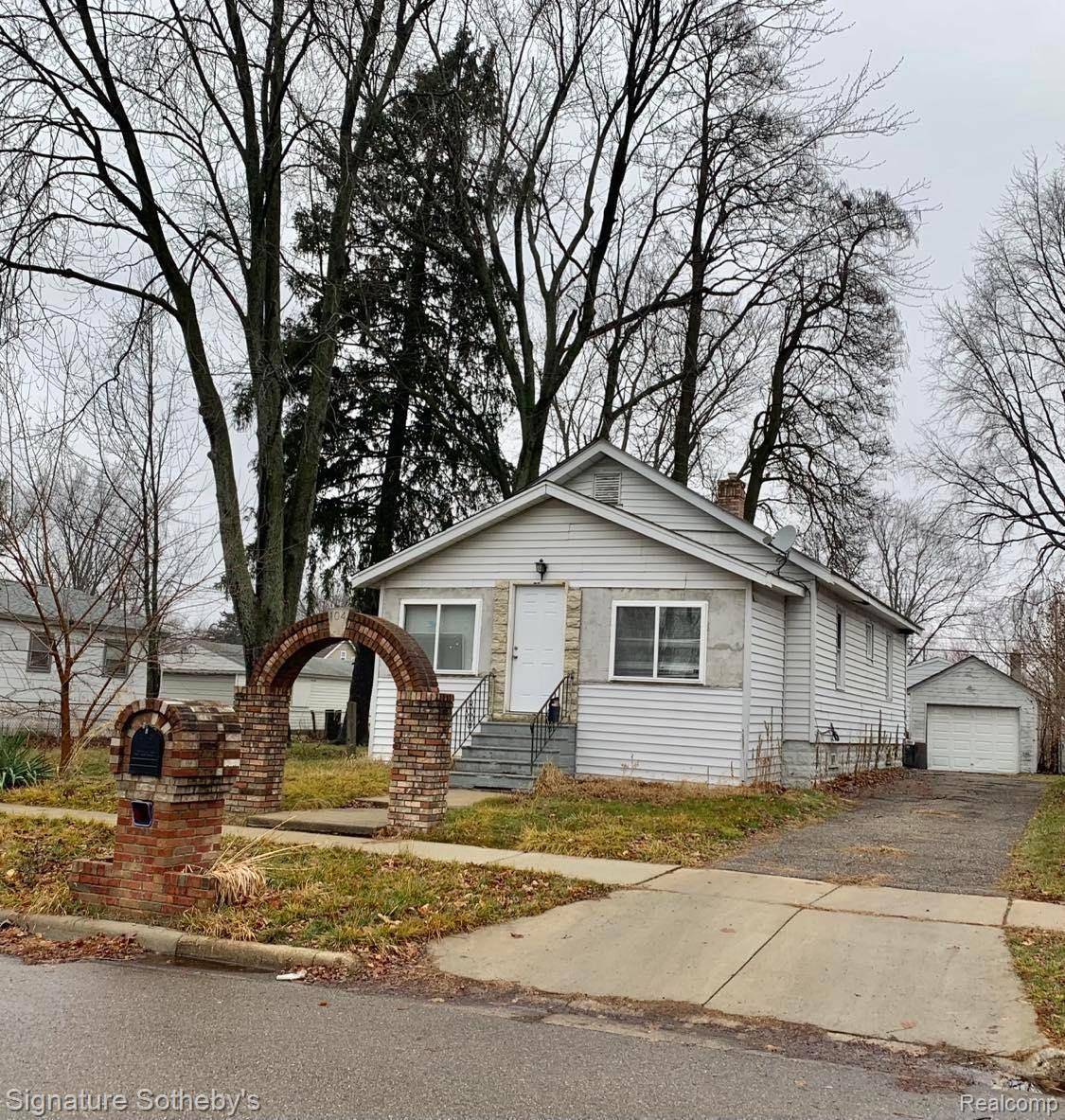 Pontiac, MI 48340,104 W NEW YORK AVE