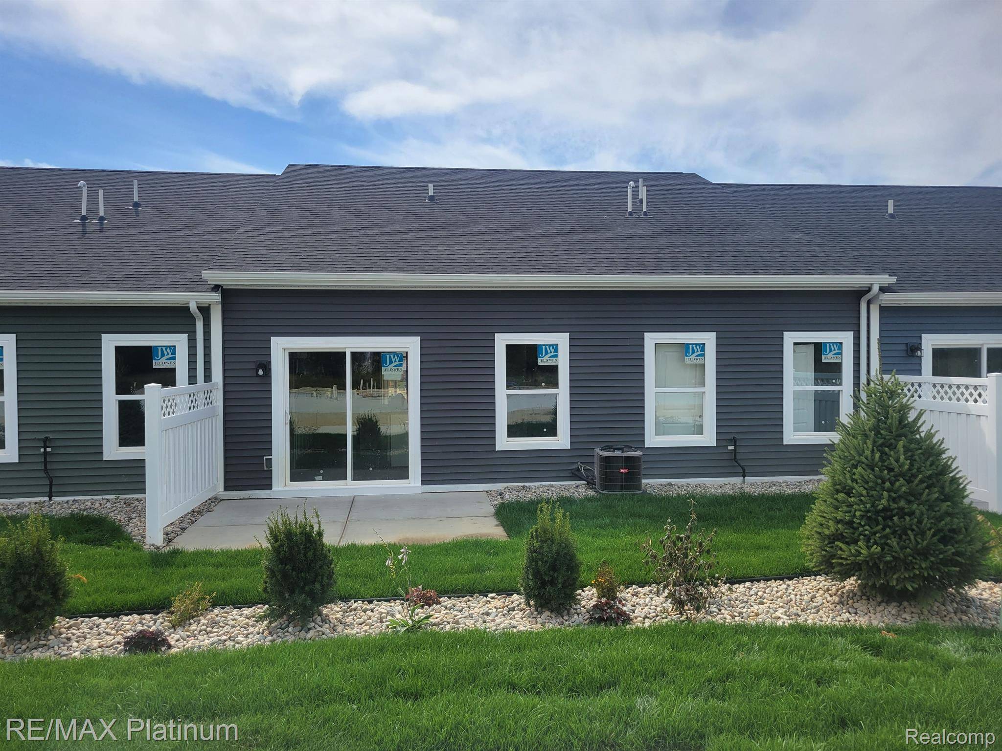 Linden, MI 48451,115 CRESCENT AVE #8