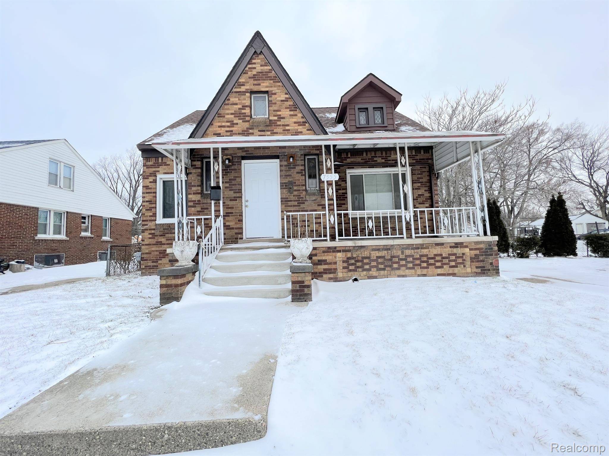 MI 48091,7555 FISHER AVE