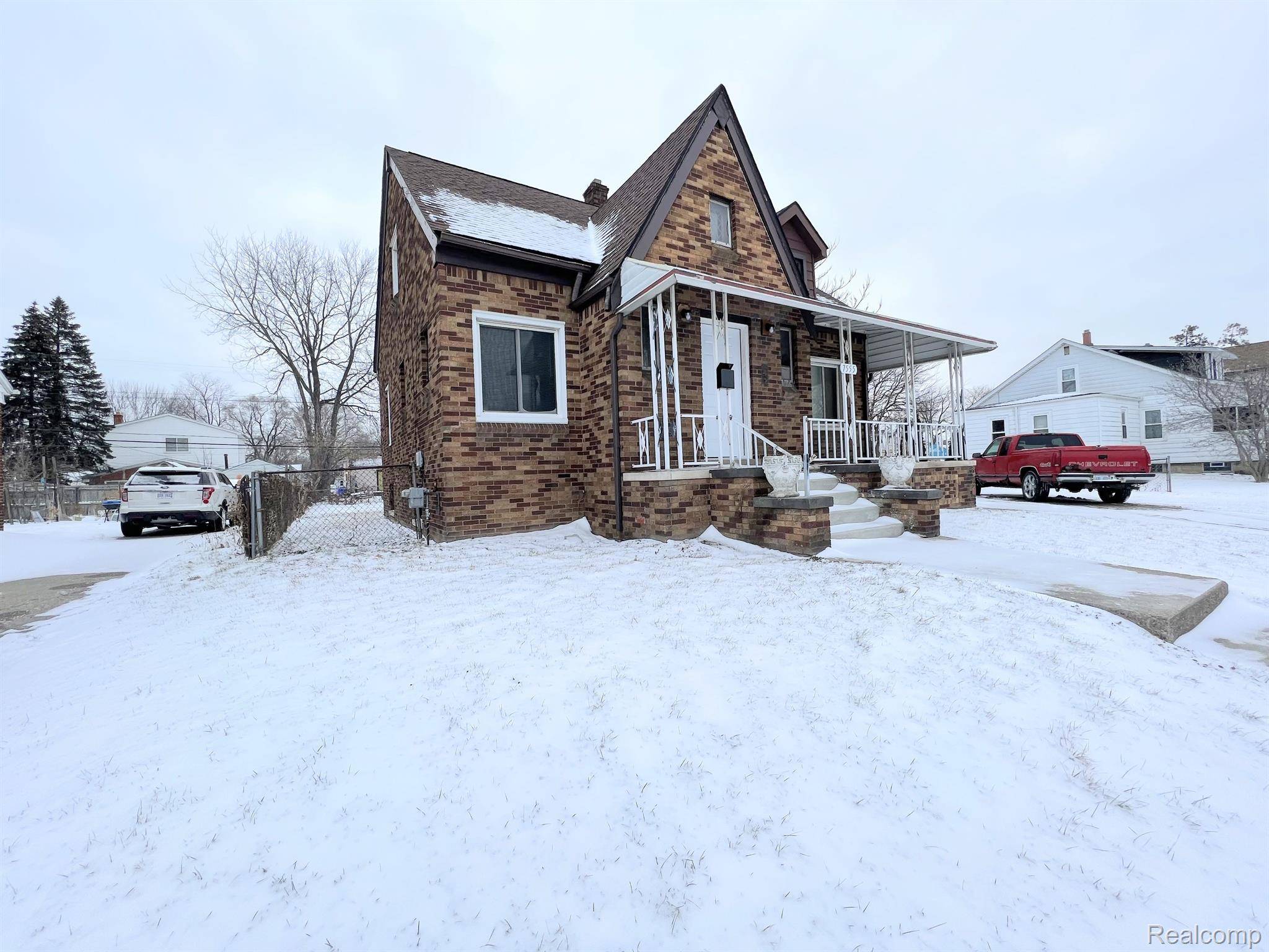 MI 48091,7555 FISHER AVE