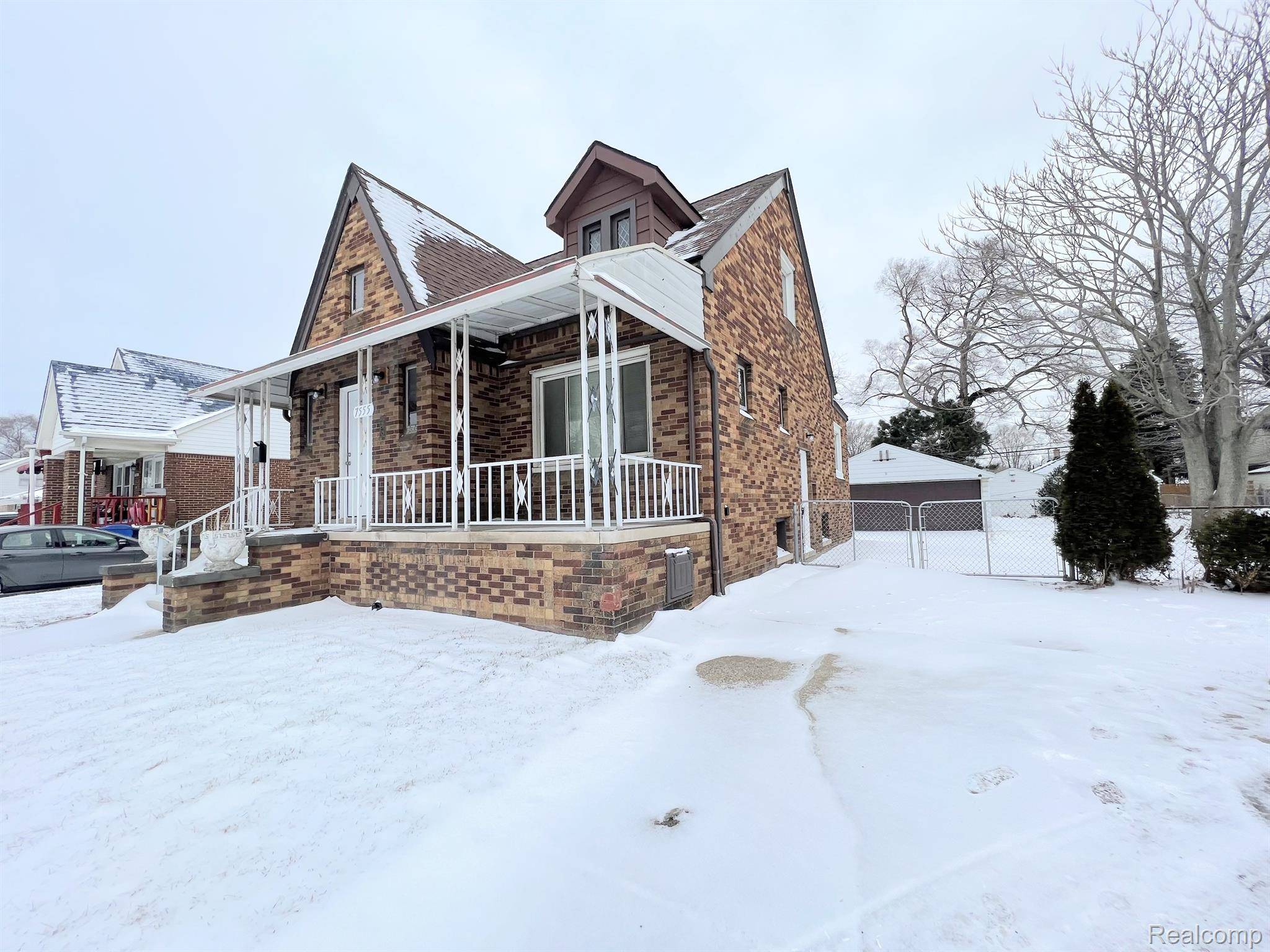 MI 48091,7555 FISHER AVE