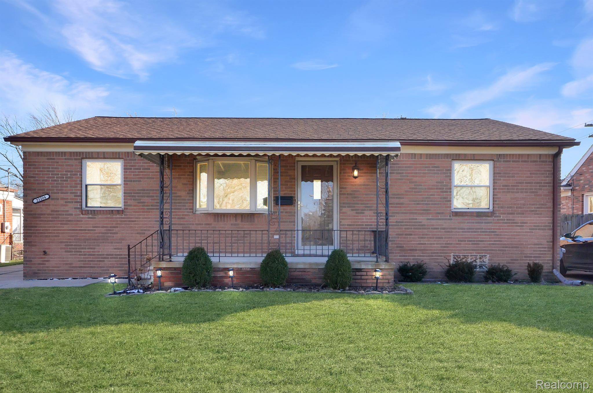 MI 48082,21204 E 13 Mile RD