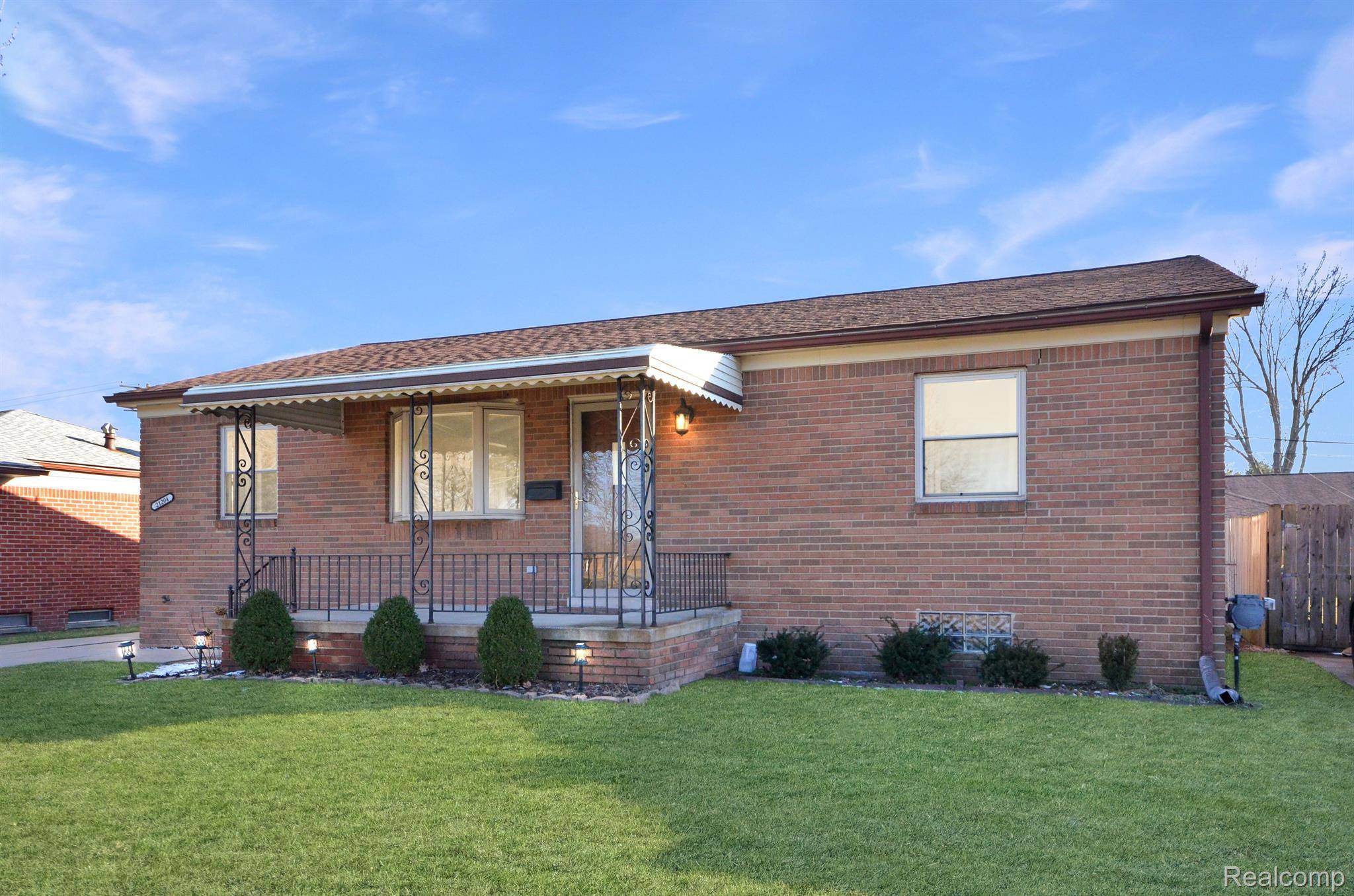 MI 48082,21204 E 13 Mile RD