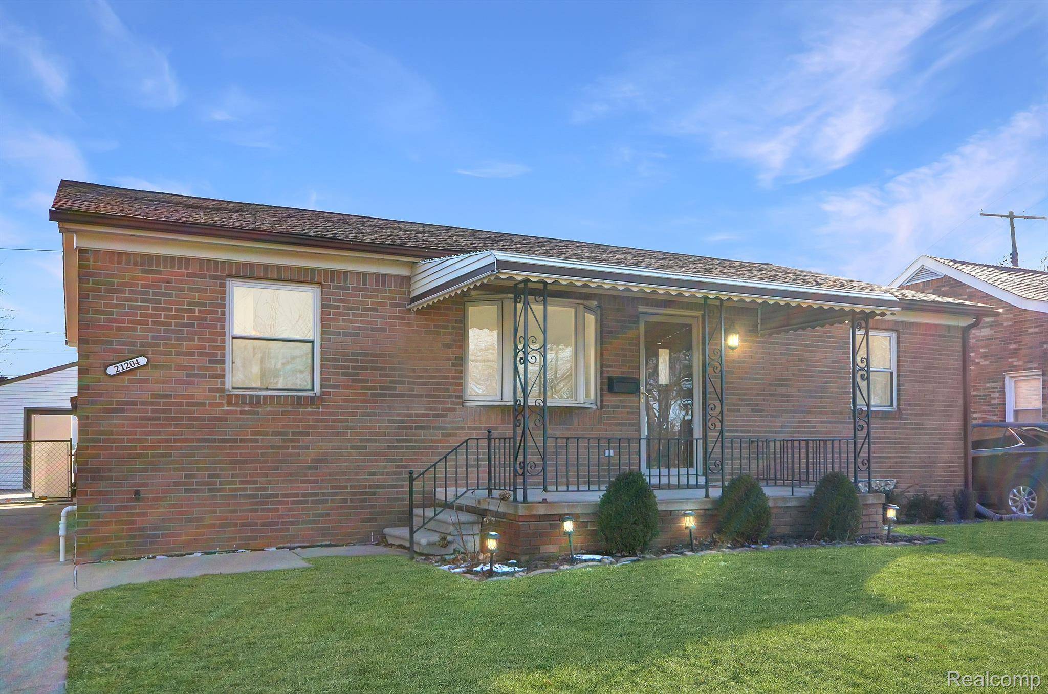 MI 48082,21204 E 13 Mile RD