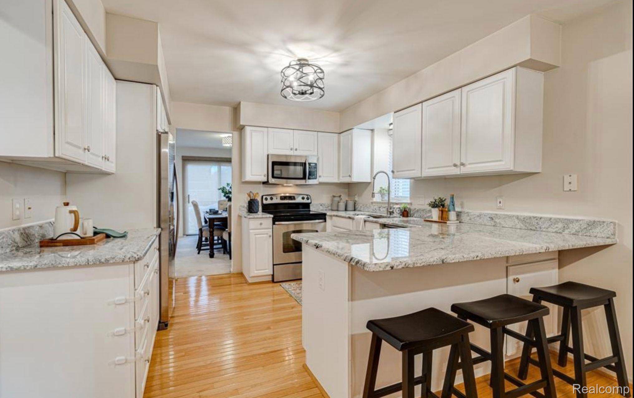 Farmington, MI 48335,23340 LONGACRE CT