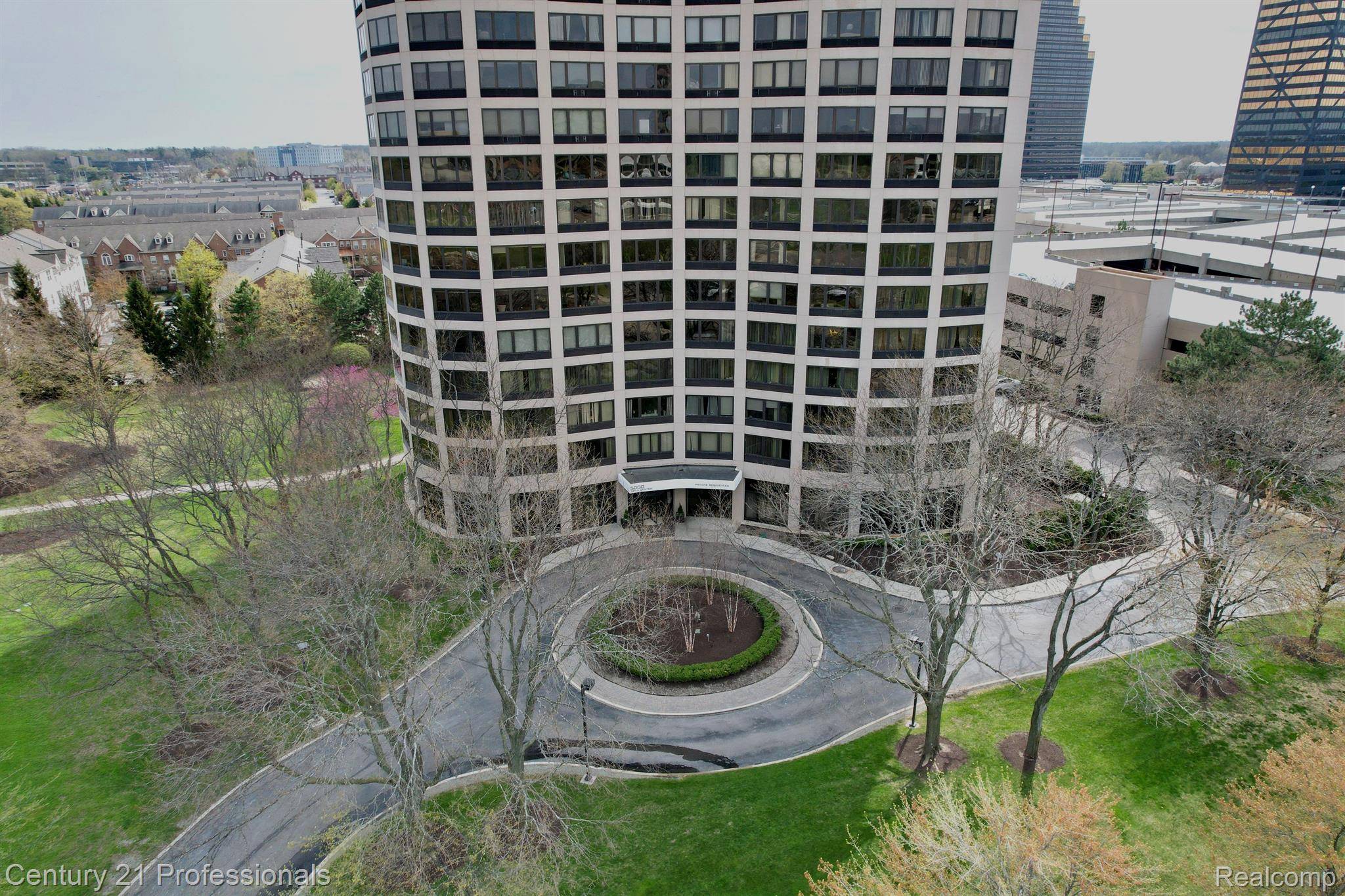 Southfield, MI 48075,5000 TOWN CTR #3206