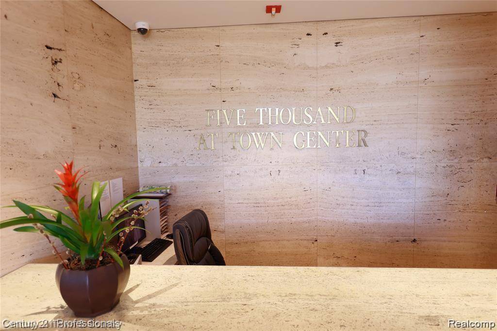 Southfield, MI 48075,5000 TOWN CTR #3206