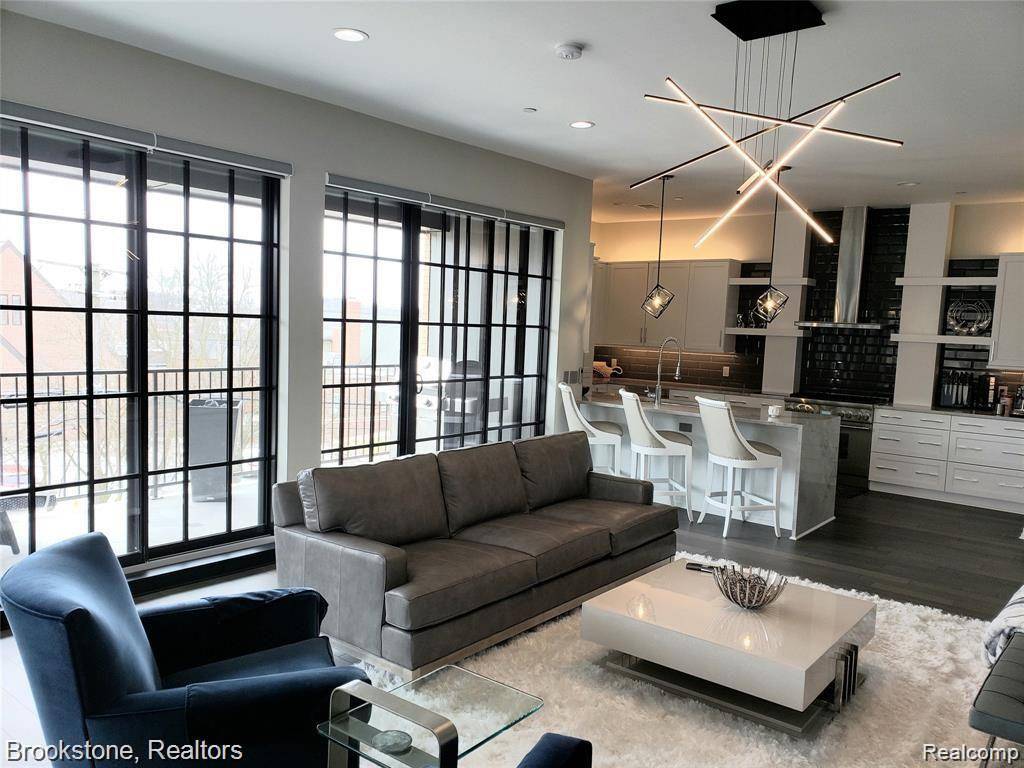 Rochester, MI 48307,804 N MAIN ST #3D