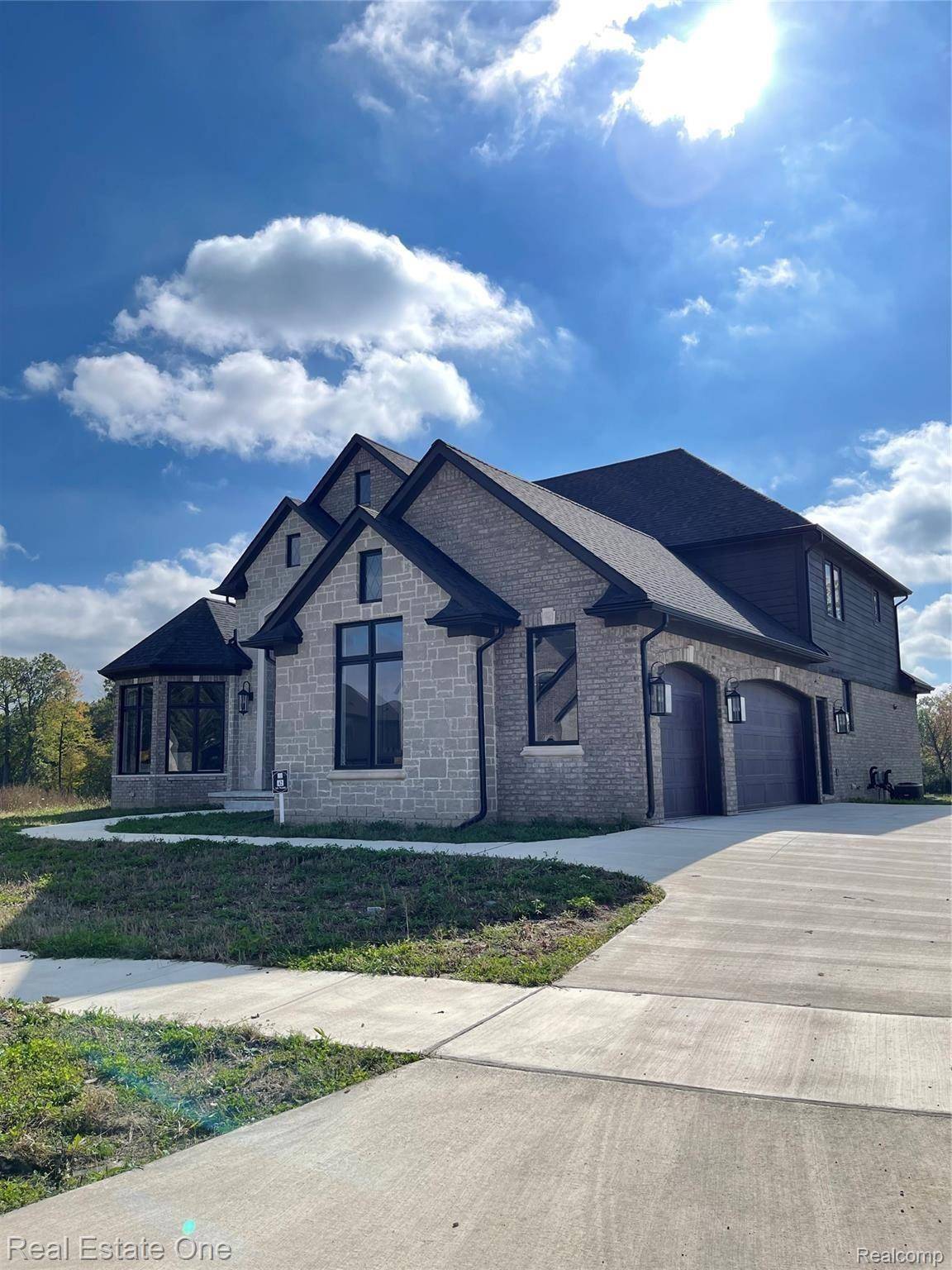 Utica, MI 48316,2106 LEEWOOD DR (UNIT #42)