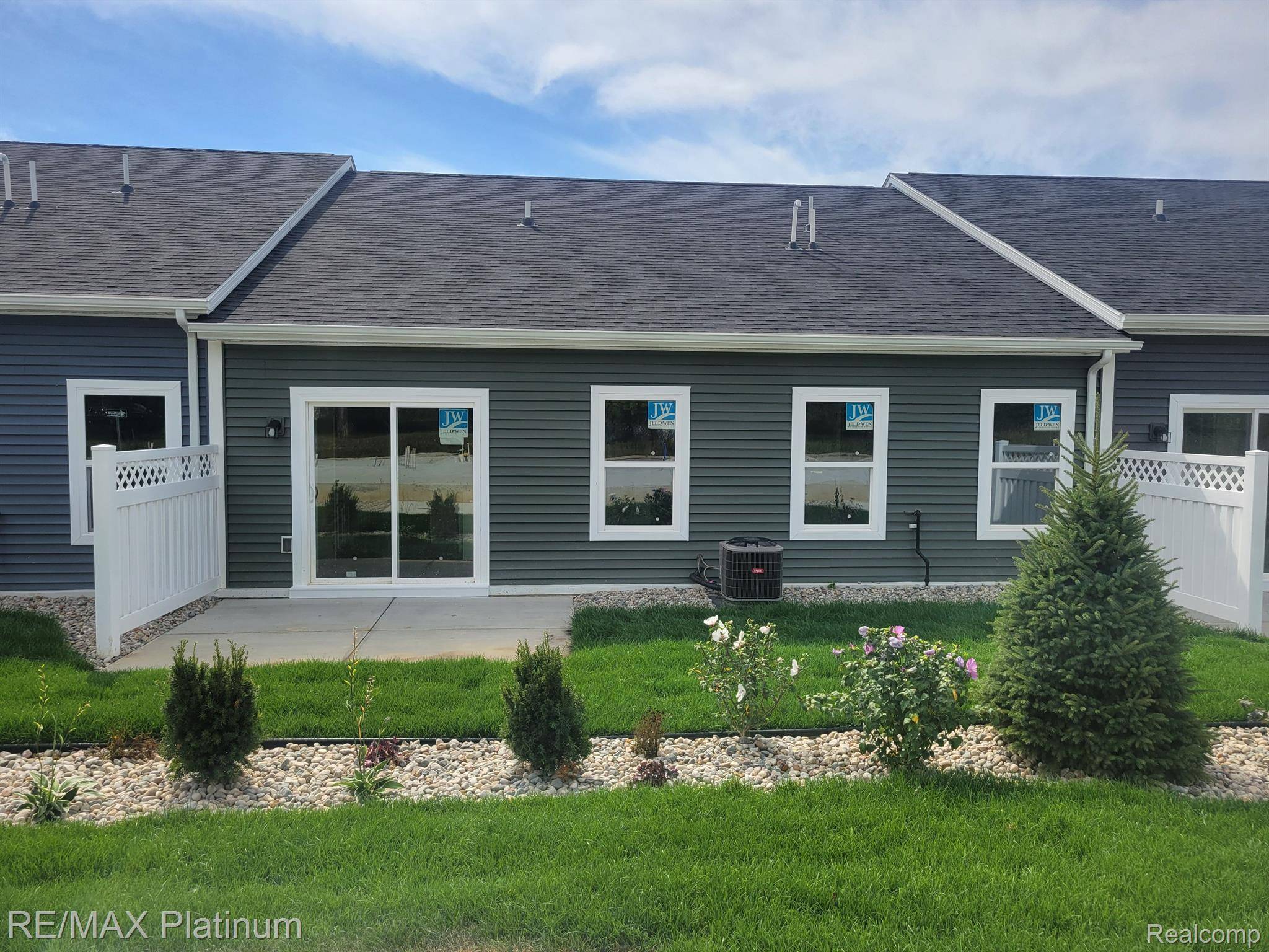 Linden, MI 48451,126 CRESCENT AVE #14