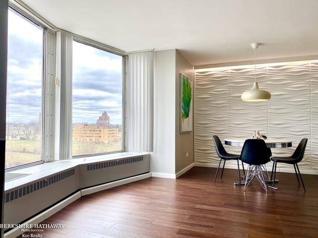 Detroit, MI 48214,8200 E Jefferson Ave # 703