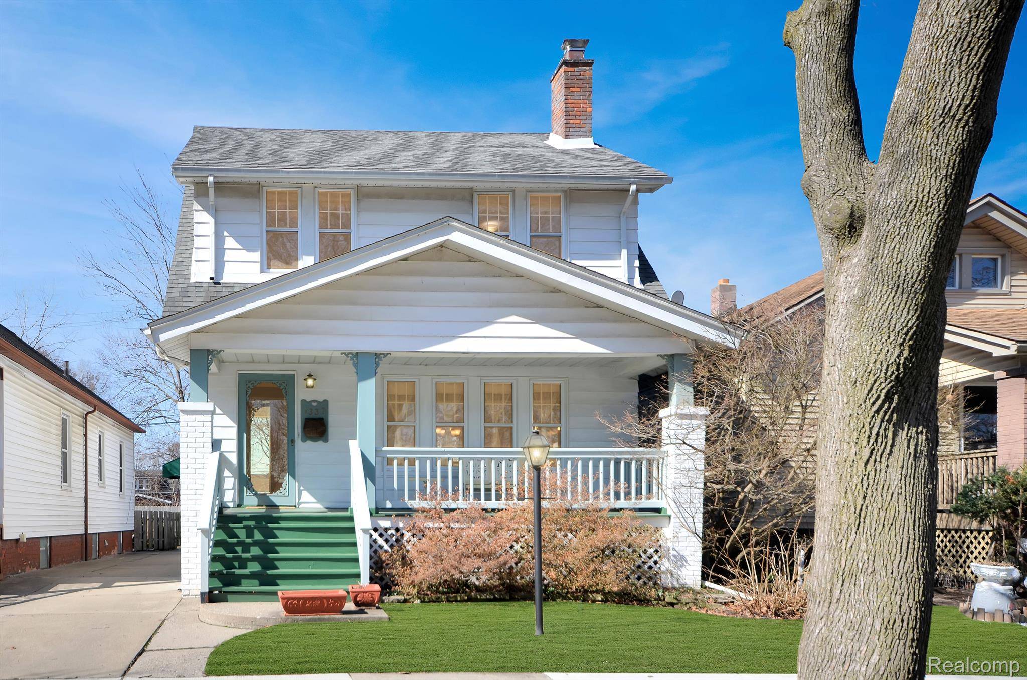 Grosse Pointe, MI 48230,1337 Wayburn ST