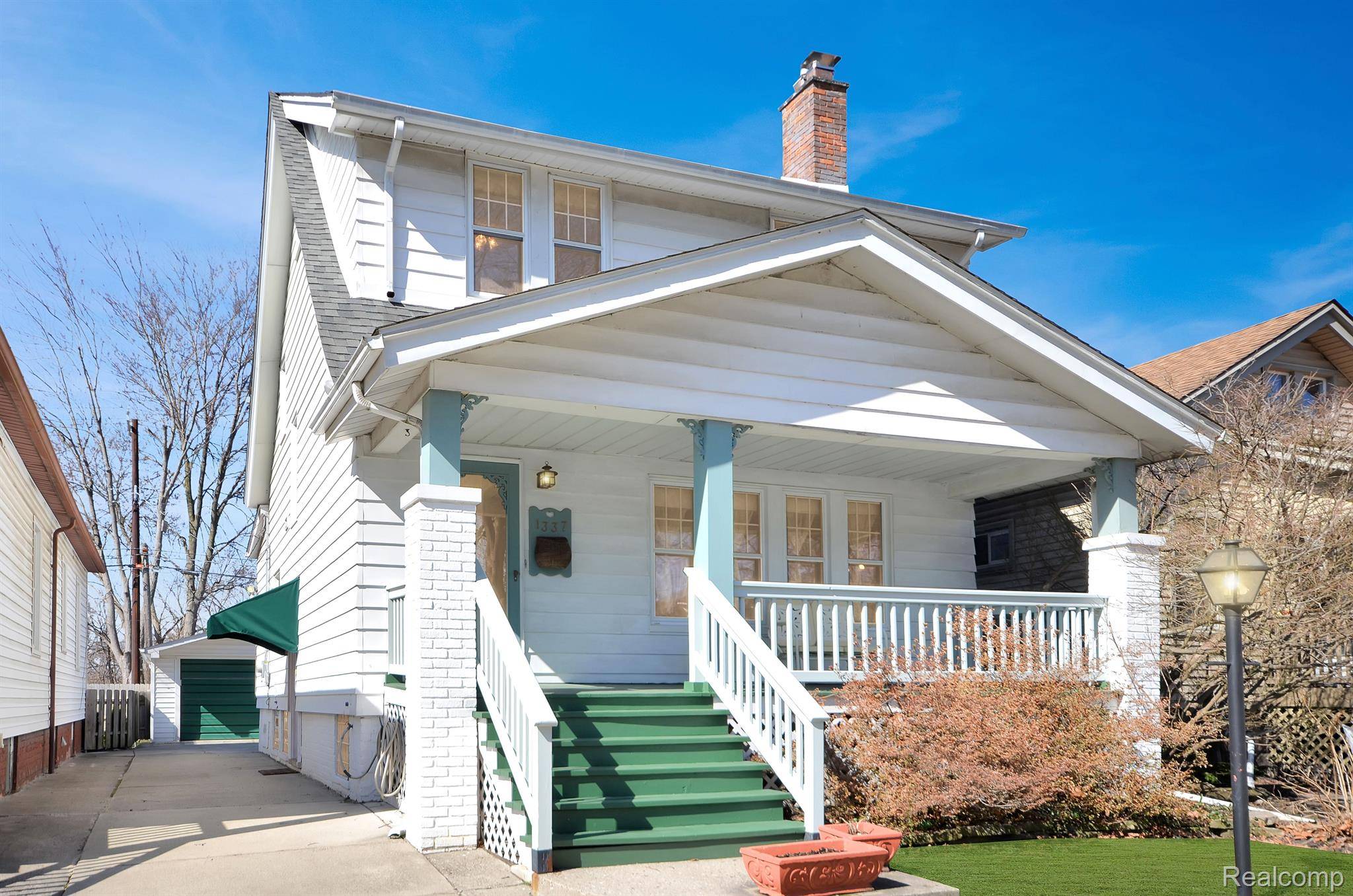 Grosse Pointe, MI 48230,1337 Wayburn ST