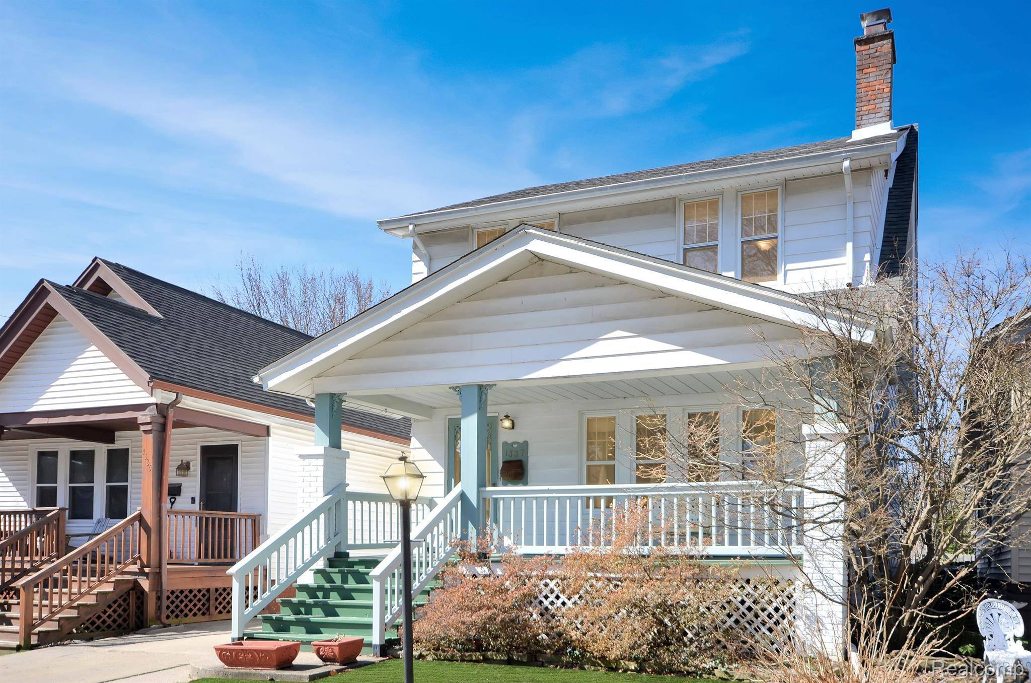 Grosse Pointe, MI 48230,1337 Wayburn ST