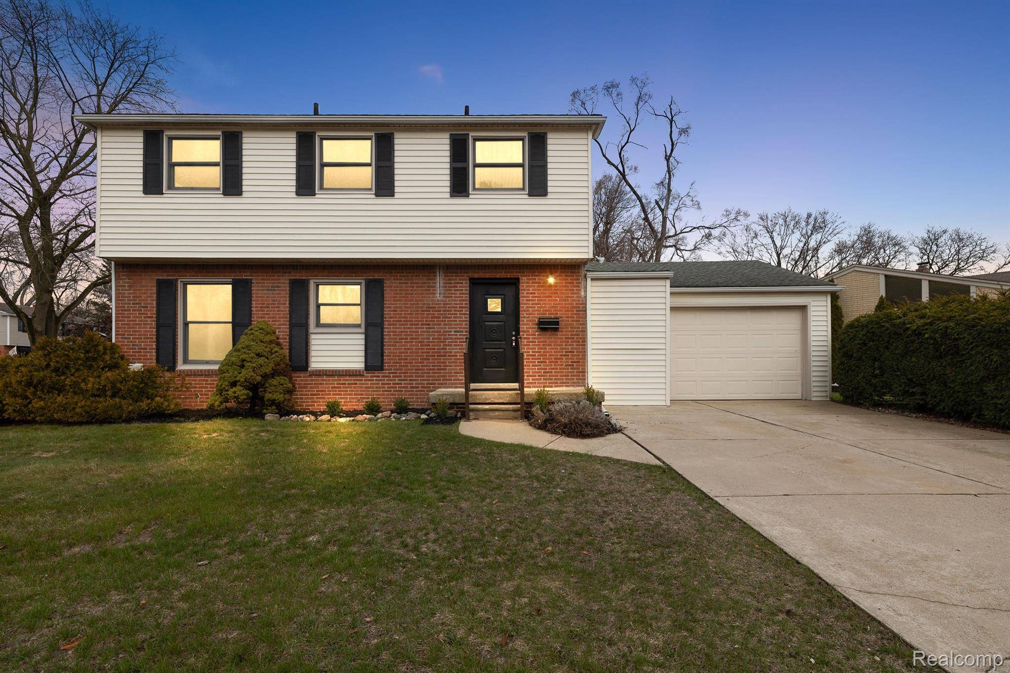 Livonia, MI 48150,33844 SLEEPY HOLLOW ST