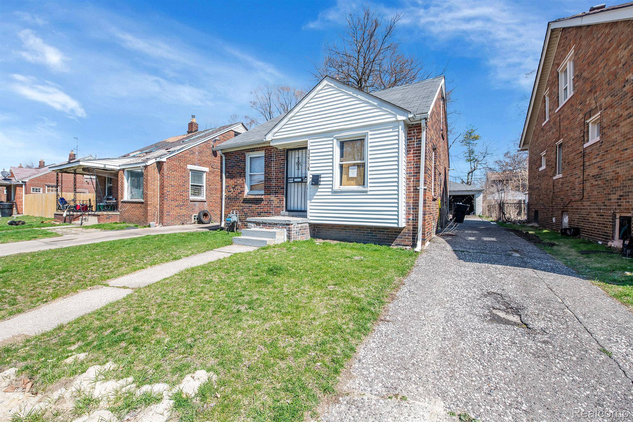 Hamtramck, MI 48212,13716 DWYER ST