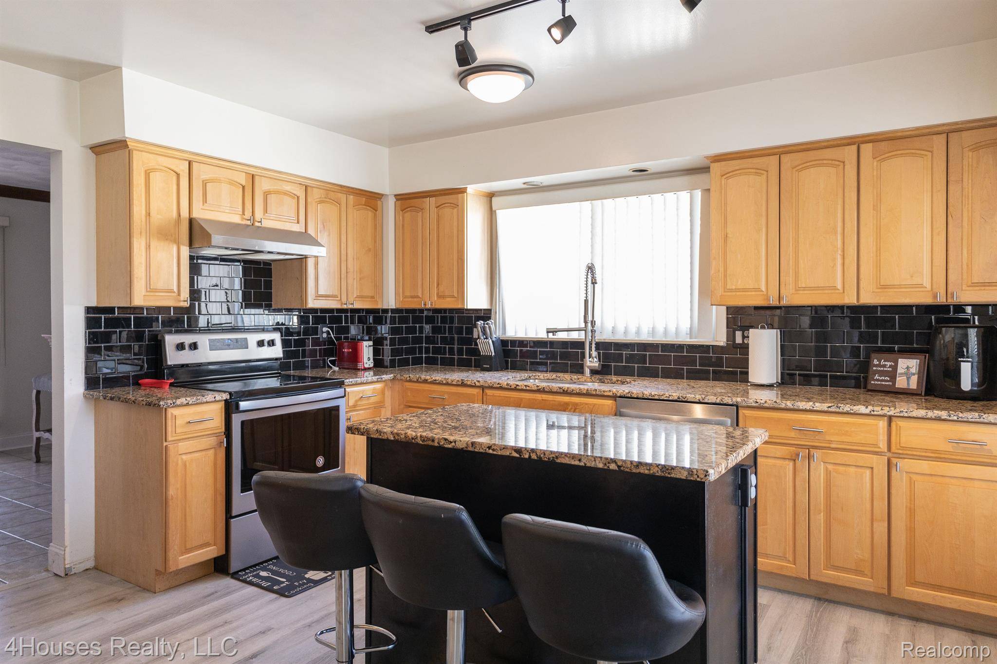 Pontiac, MI 48342,131 HILLDALE DR