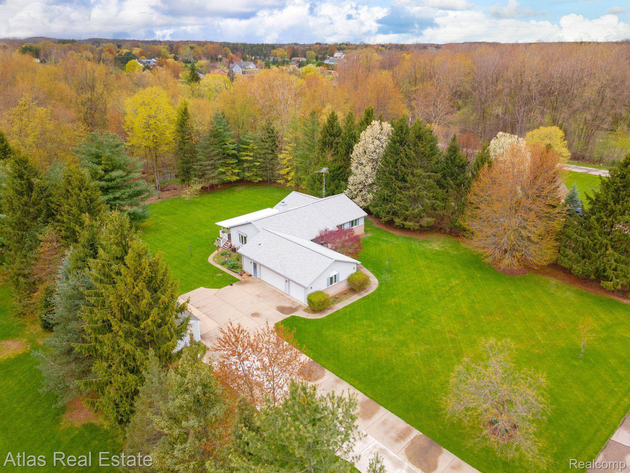 Grand Blanc, MI 48439,8270 BURLEIGH RD