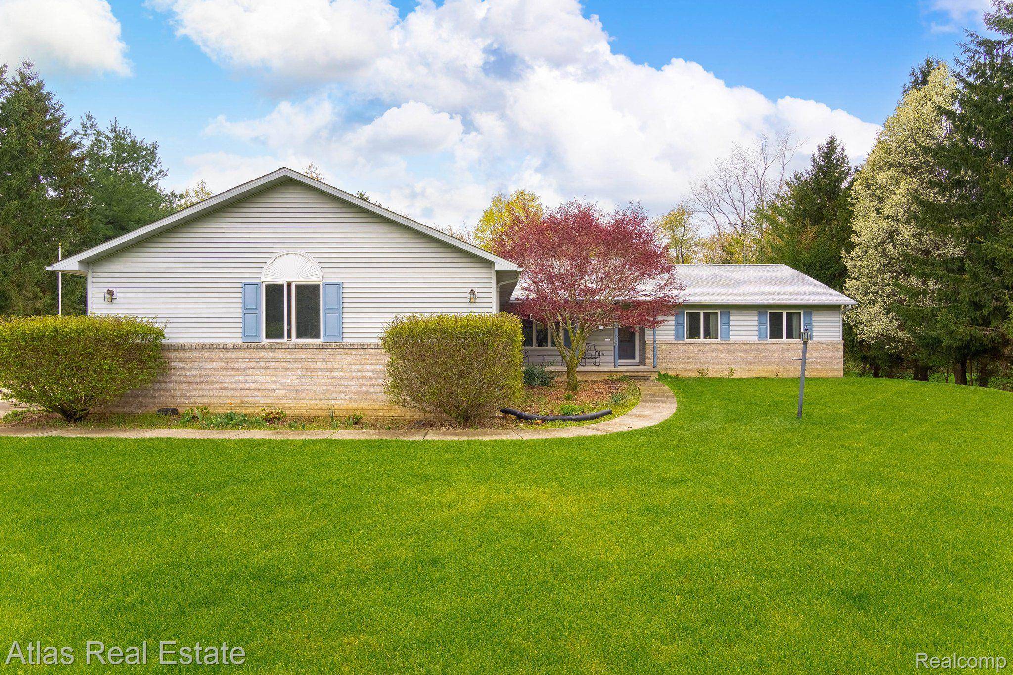 Grand Blanc, MI 48439,8270 BURLEIGH RD