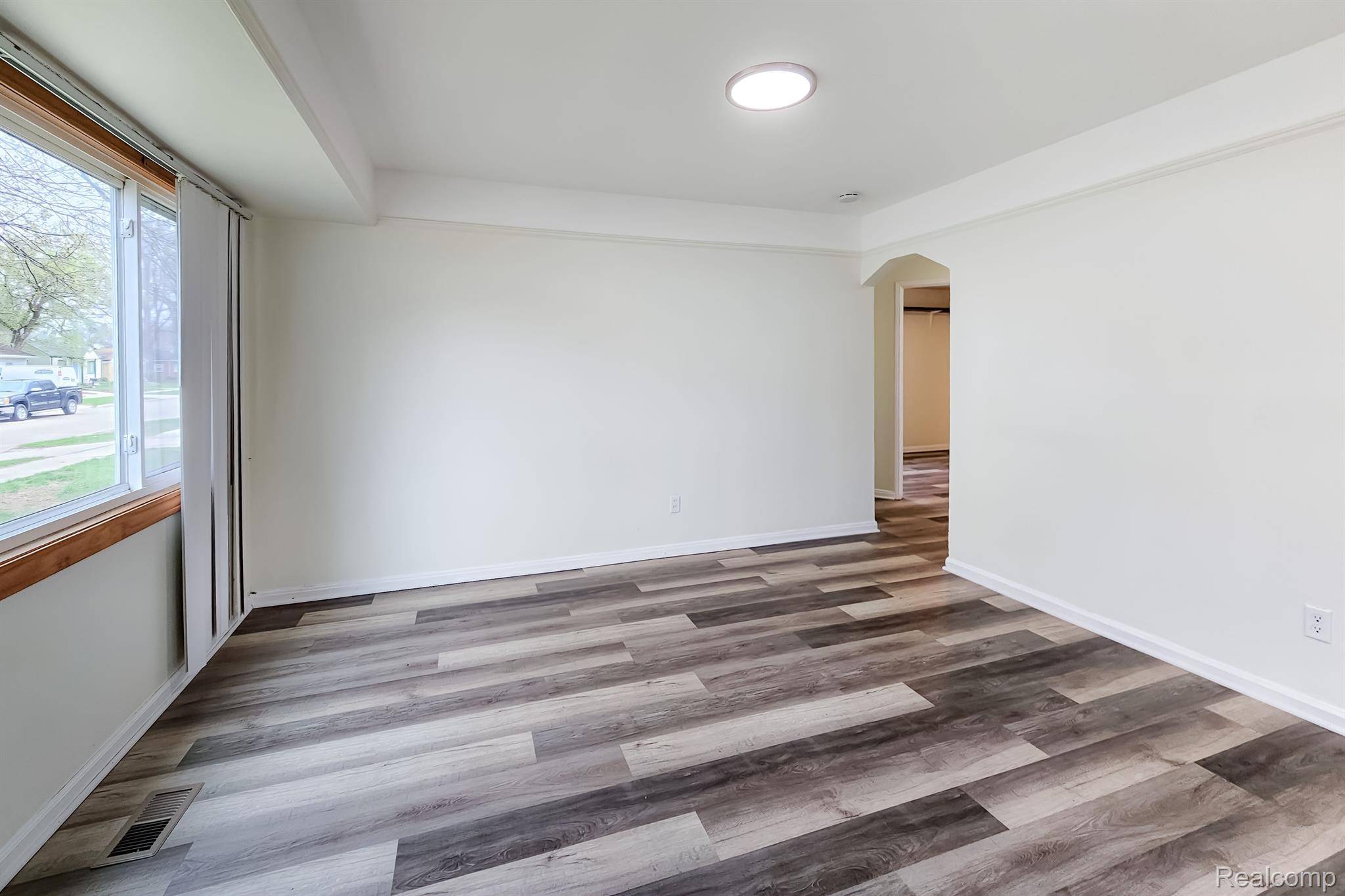 Dearborn Heights, MI 48125,24135 HOPKINS ST