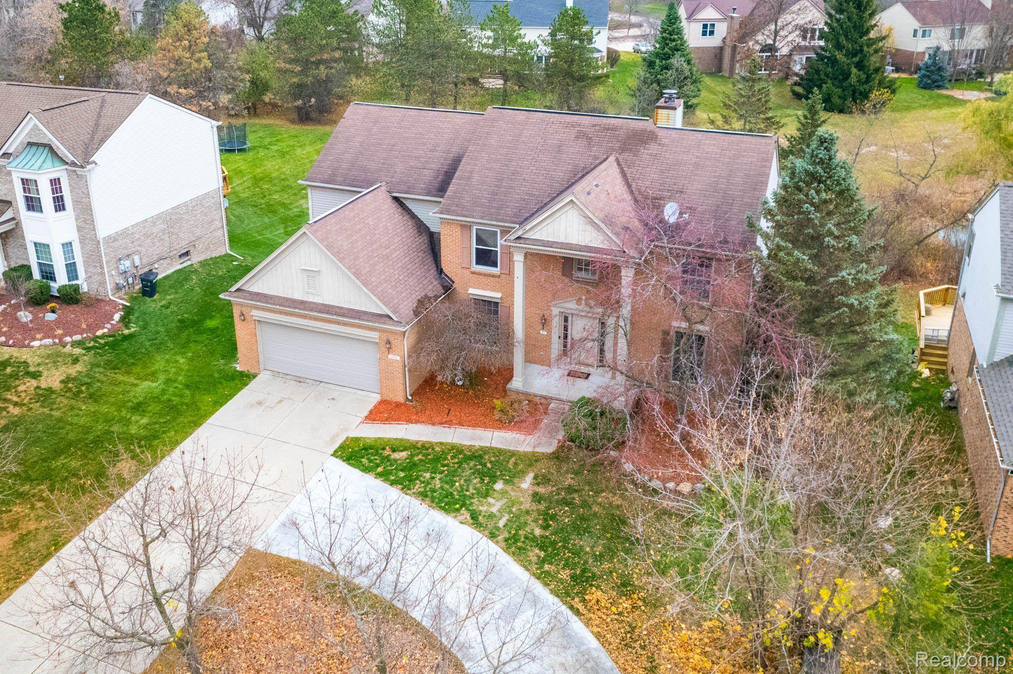 West Bloomfield, MI 48324,1853 MIDCHESTER DR