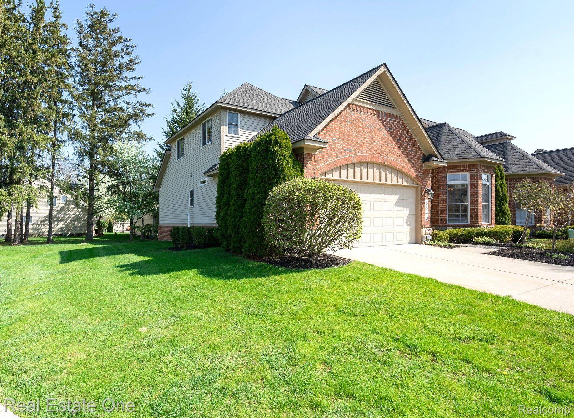 Waterford, MI 48327,5540 RIVER PARK DR