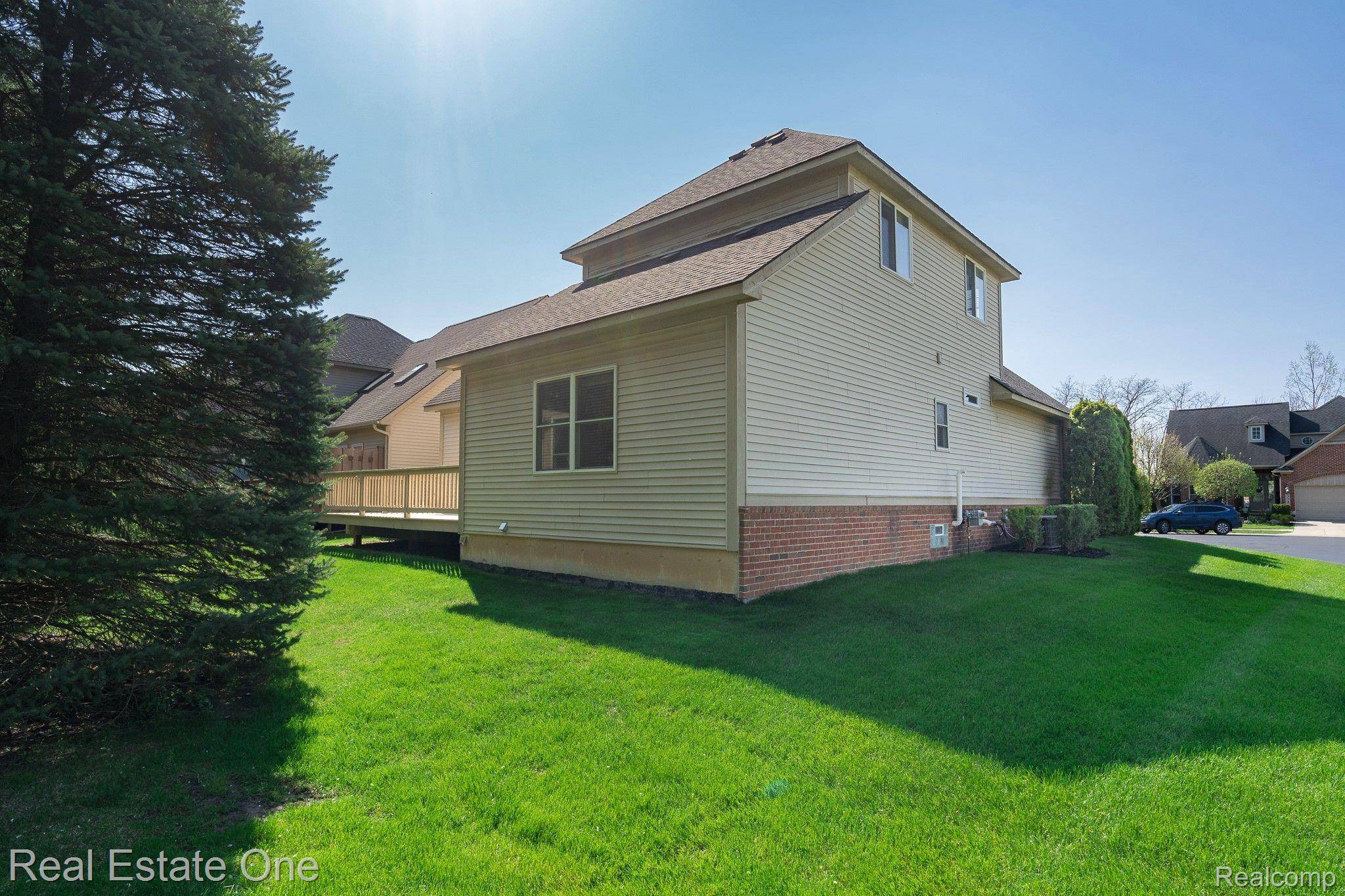 Waterford, MI 48327,5540 RIVER PARK DR