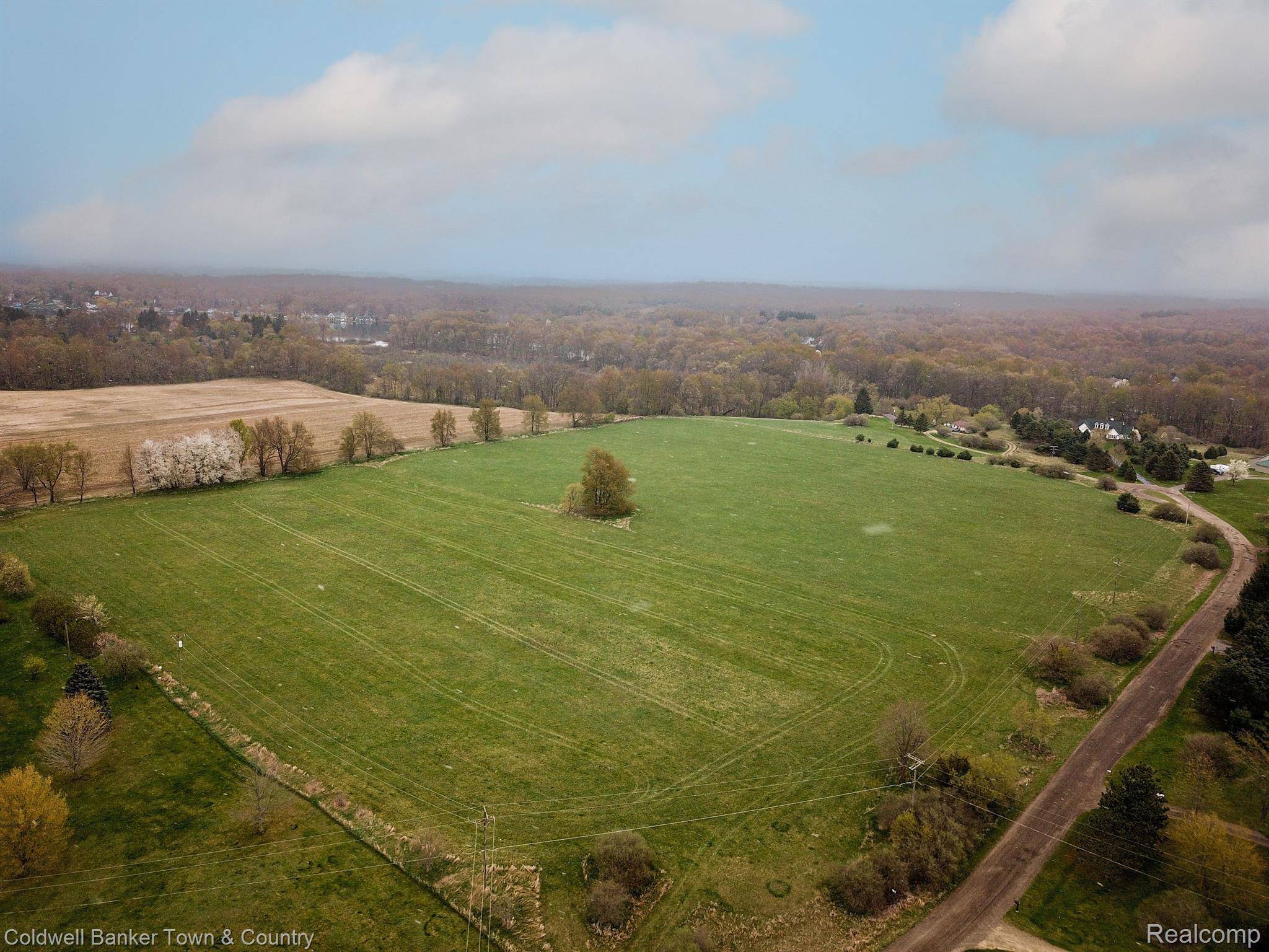 Howell, MI 48843,0010 HIGH MEADOWS DR