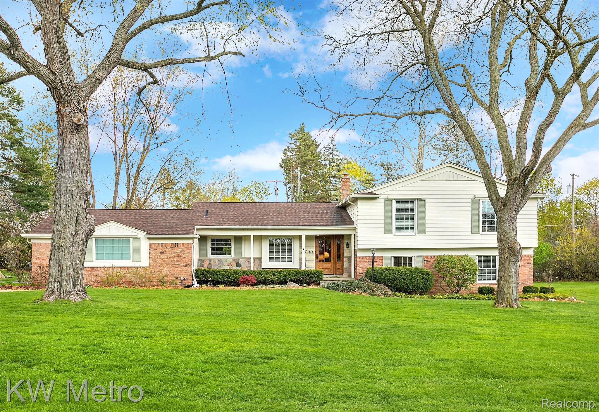 Bloomfield Hills, MI 48302,3753 THORNBRIER WAY