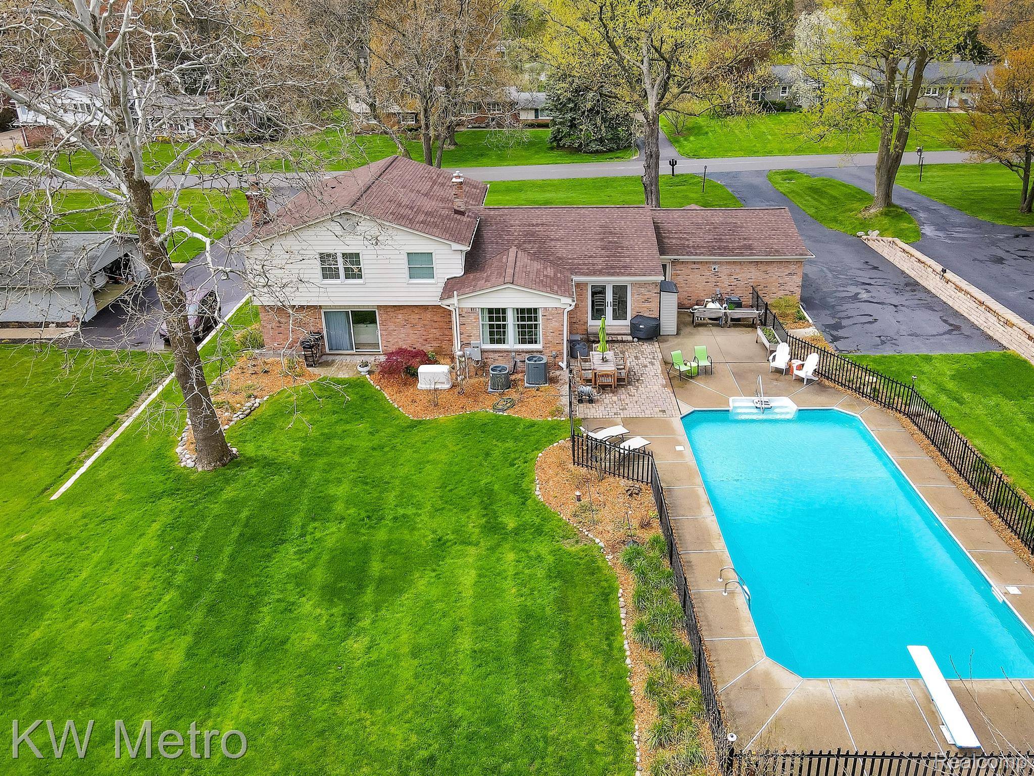 Bloomfield Hills, MI 48302,3753 THORNBRIER WAY