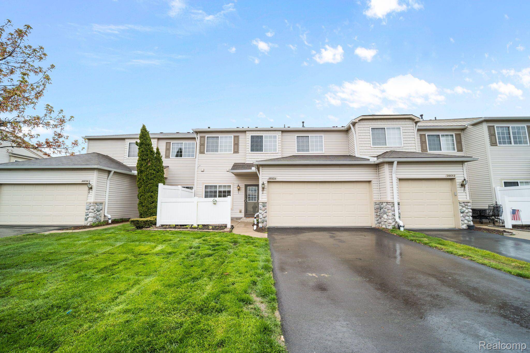 Woodhaven, MI 48183,26654 KIRKWAY CIR