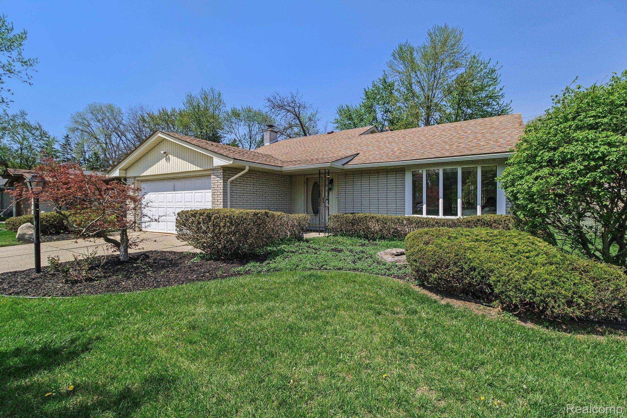 Southfield, MI 48033,23920 EDINBURGH ST