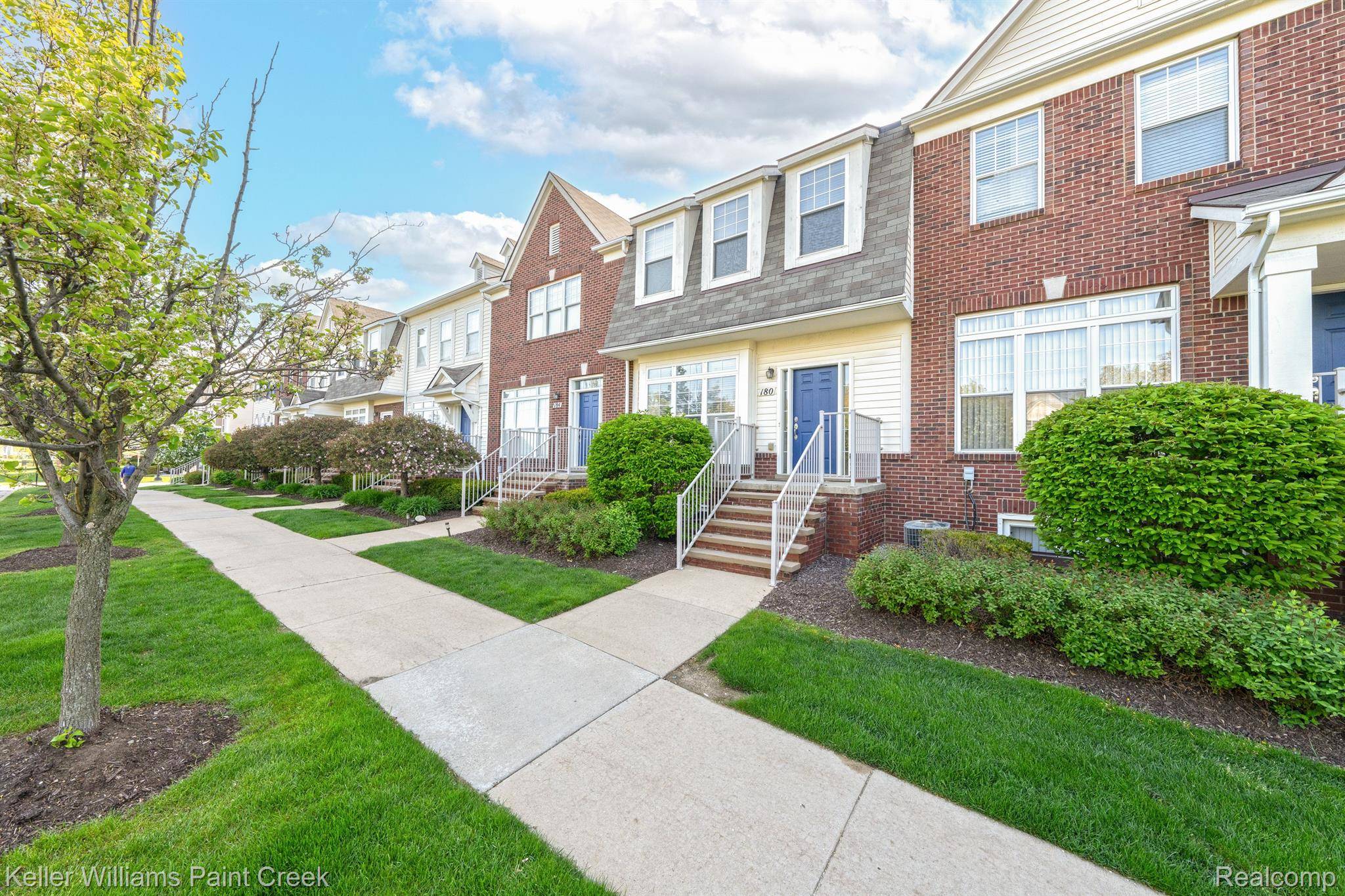 Wixom, MI 48393,180 CENTER BLVD