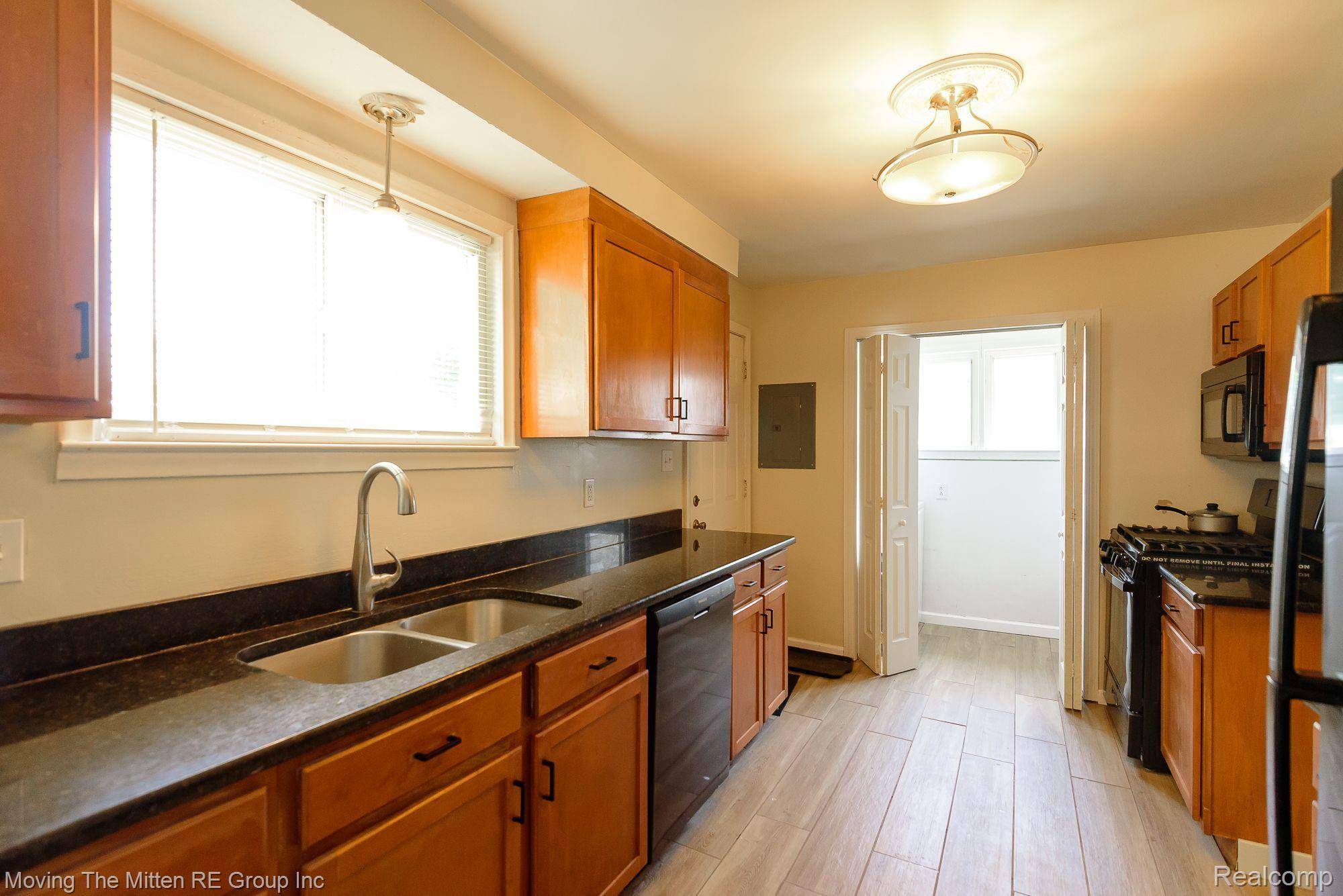 Southgate, MI 48195,13771 HUMPHREY ST