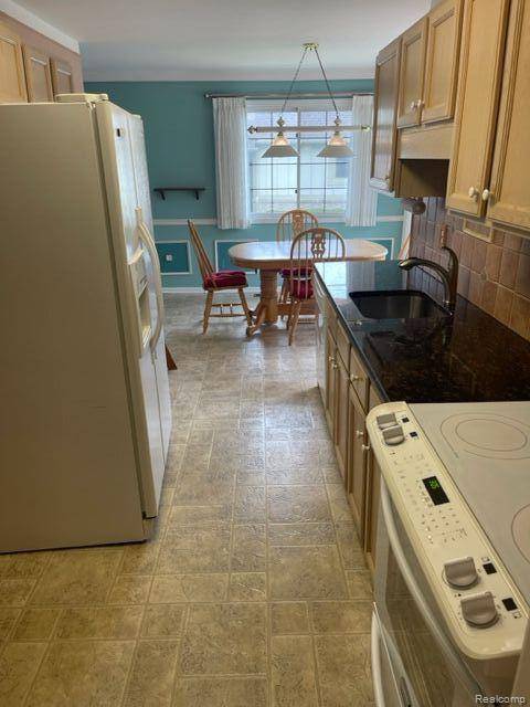 Wixom, MI 48393,2744 MAPLE FOREST DR