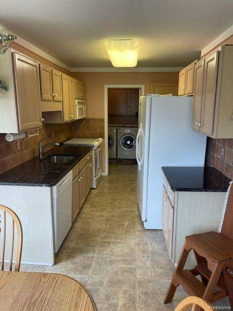 Wixom, MI 48393,2744 MAPLE FOREST DR