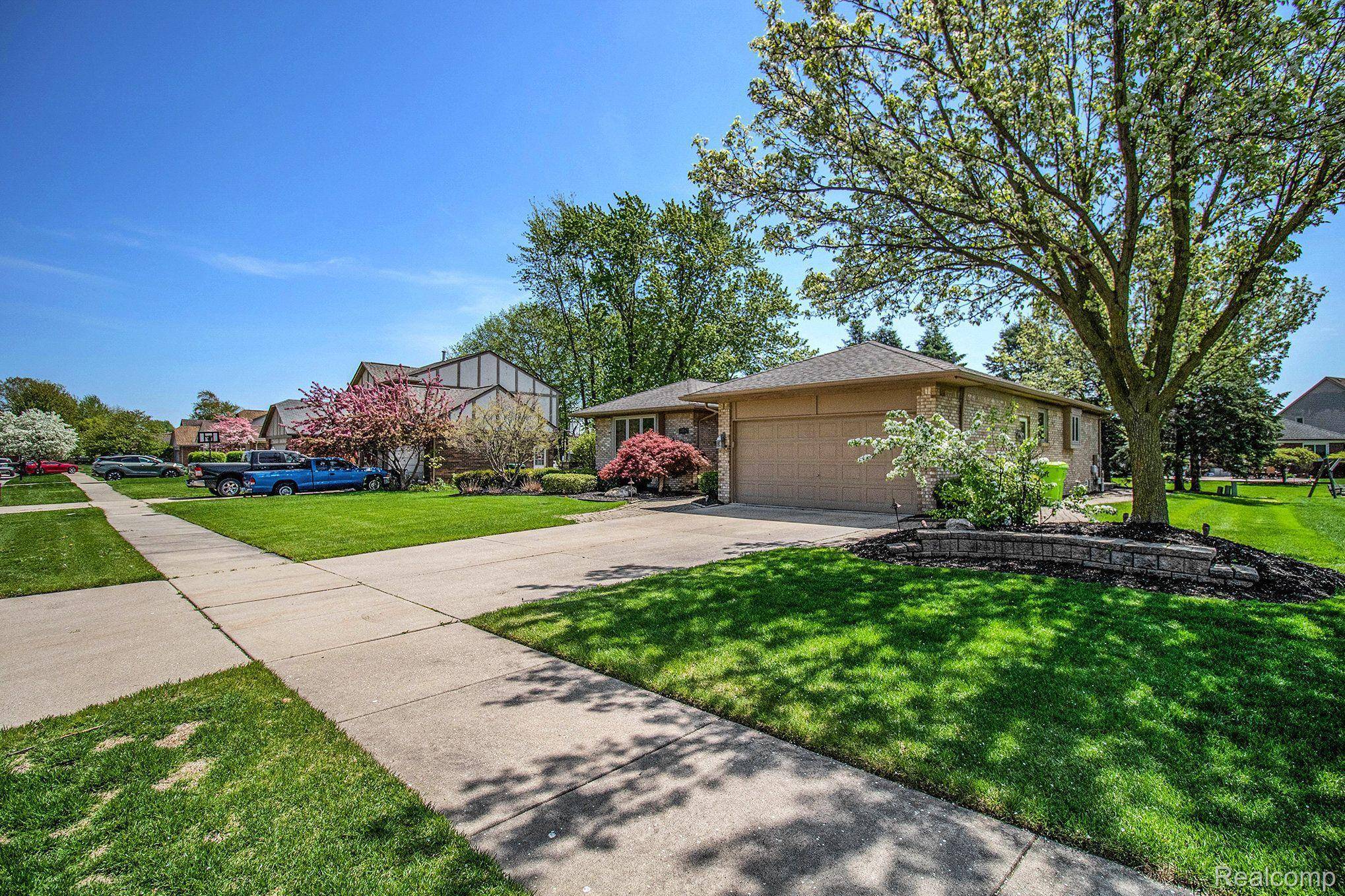 Chesterfield, MI 48047,31052 LOUISE DR