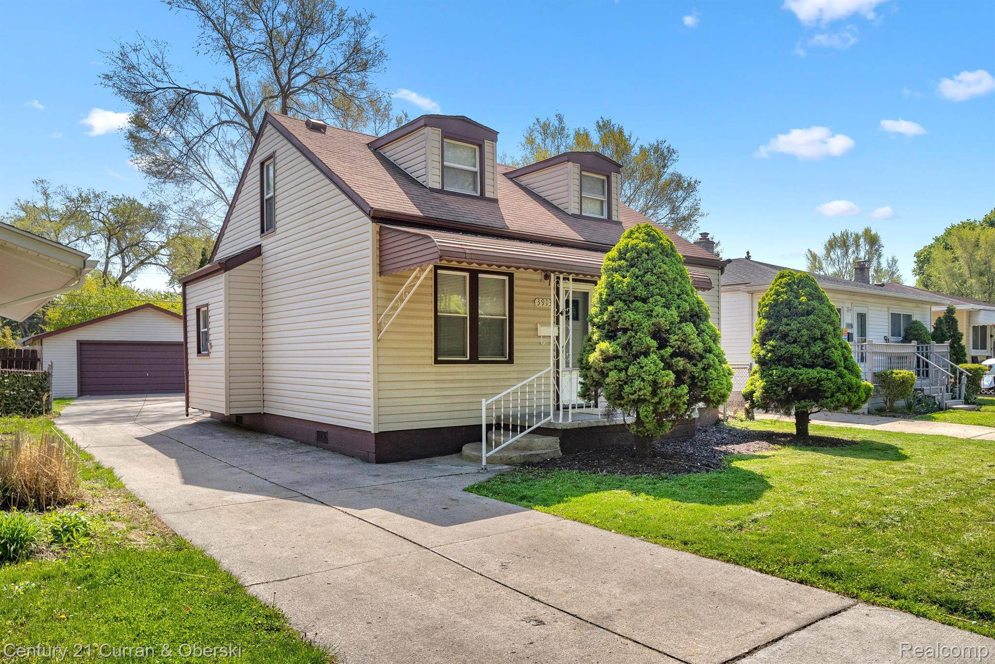 Dearborn Heights, MI 48125,3913 DETROIT ST