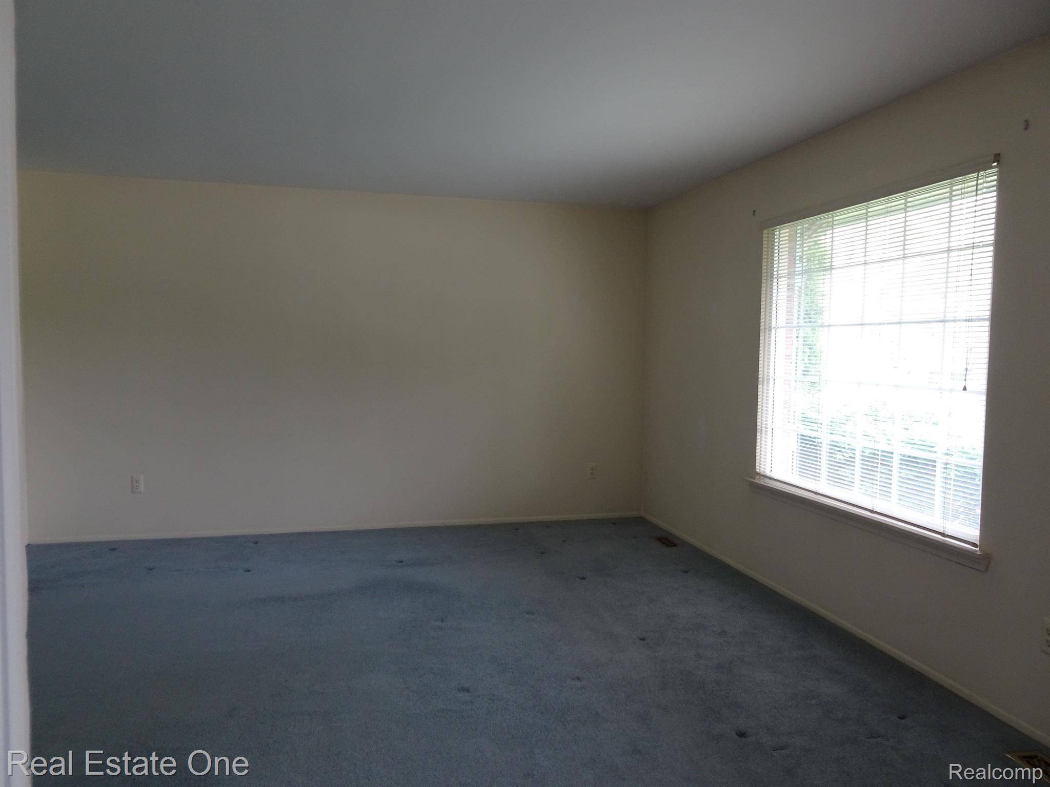 Rochester Hills, MI 48307,901 DOWNHILL LN