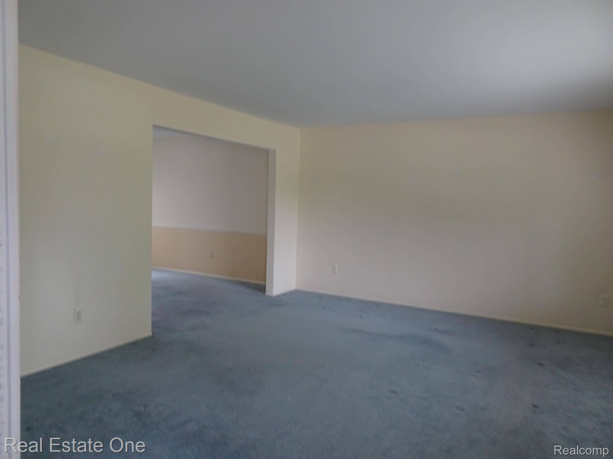 Rochester Hills, MI 48307,901 DOWNHILL LN