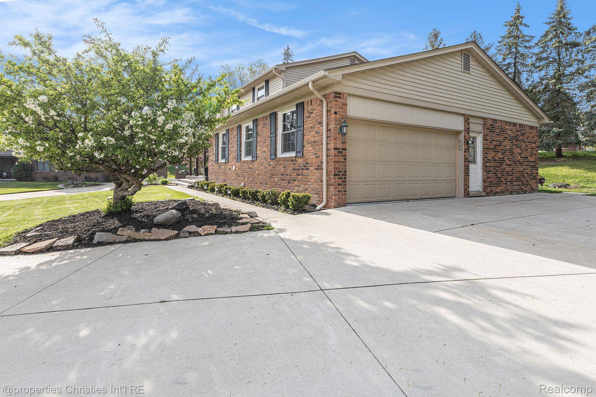 Rochester Hills, MI 48309,2444 LASSITER DR