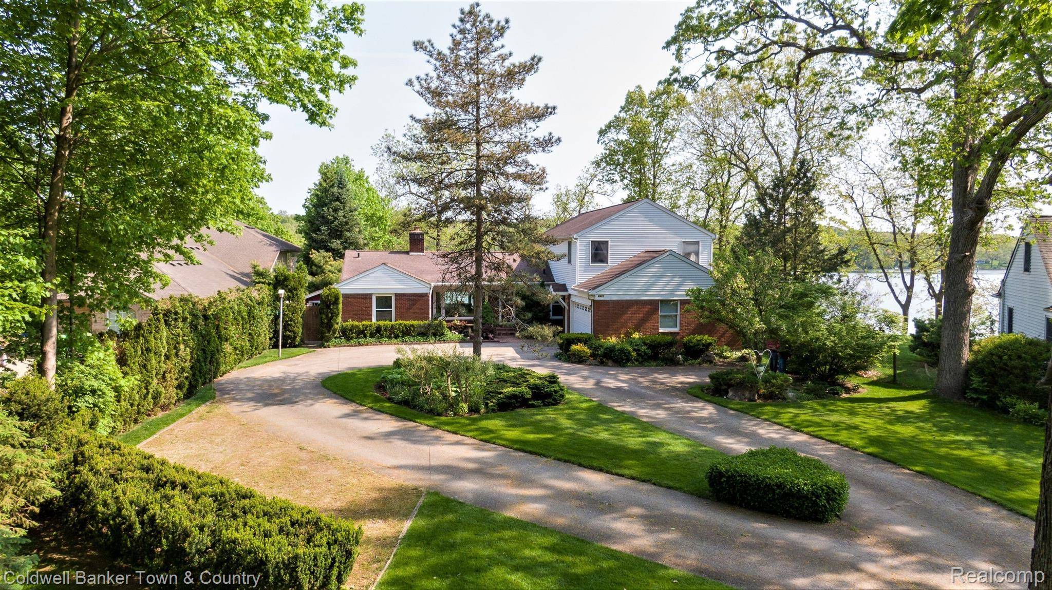 Brighton, MI 48116,5917 Winans DR