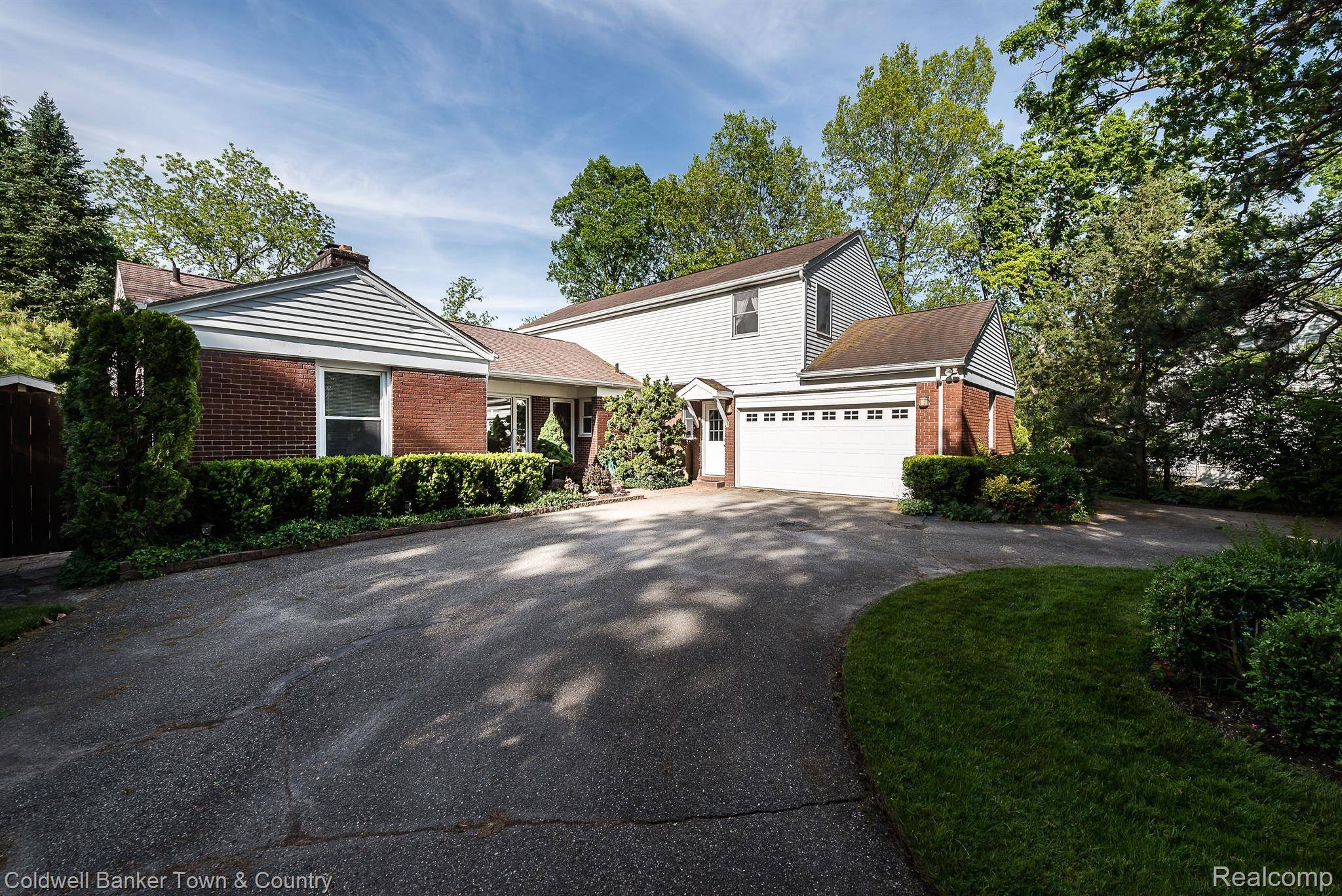 Brighton, MI 48116,5917 Winans DR