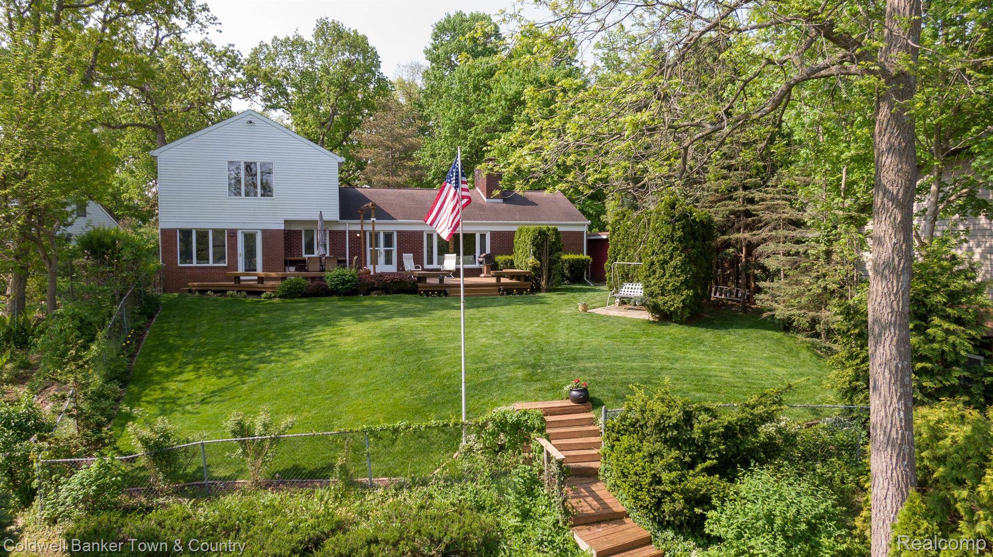 Brighton, MI 48116,5917 Winans DR