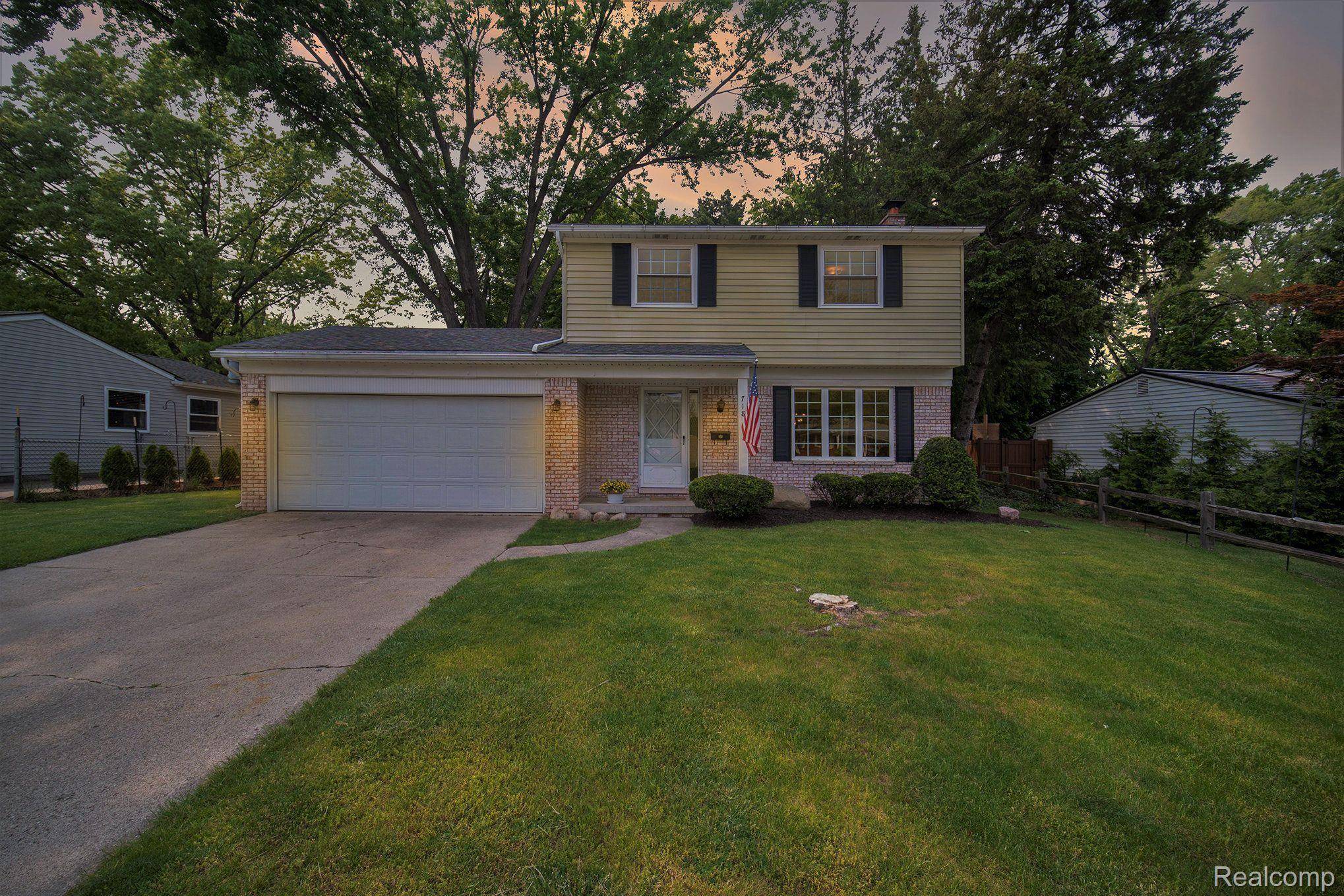 Brighton, MI 48116,718 DEVONSHIRE BLVD