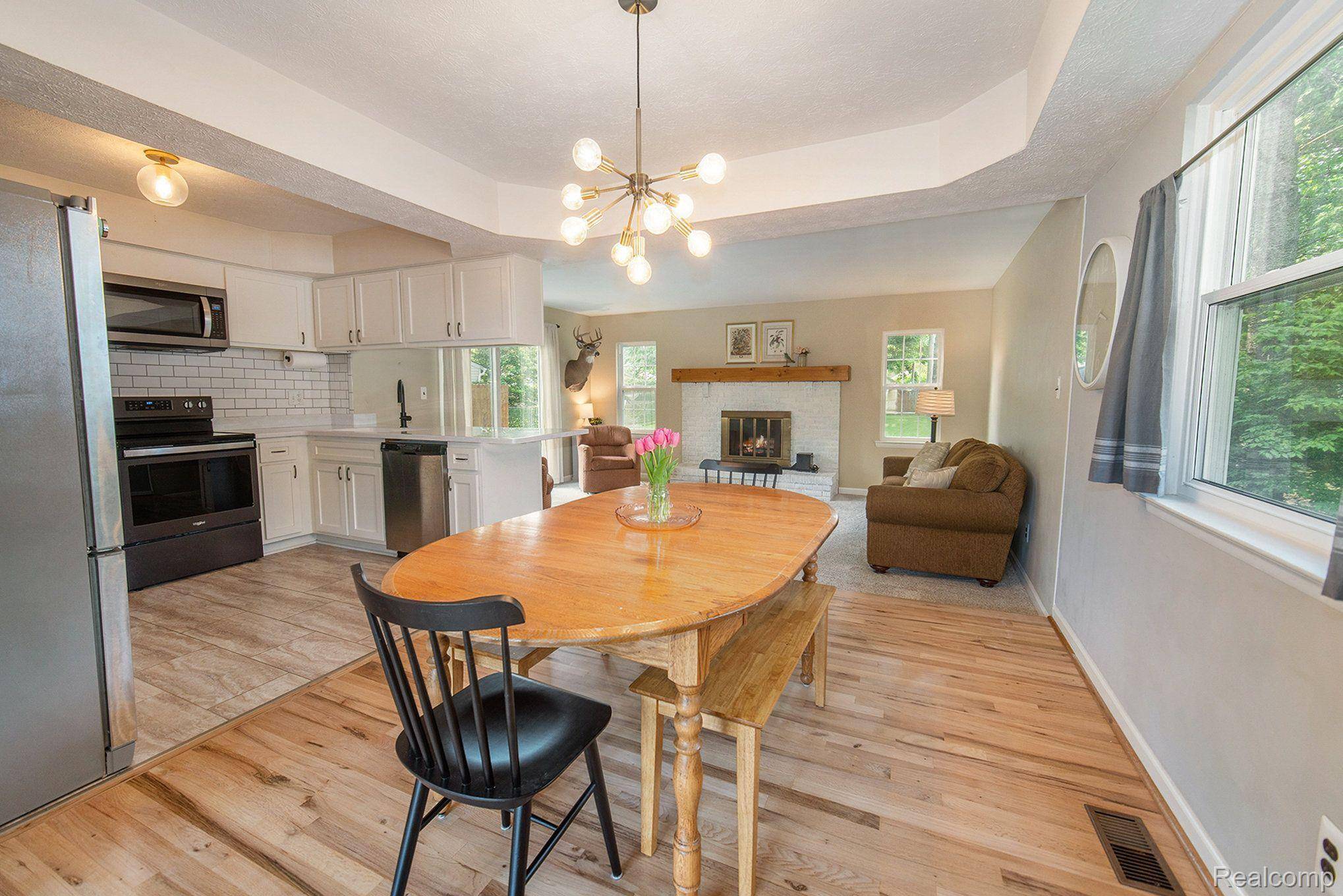 Brighton, MI 48116,718 DEVONSHIRE BLVD