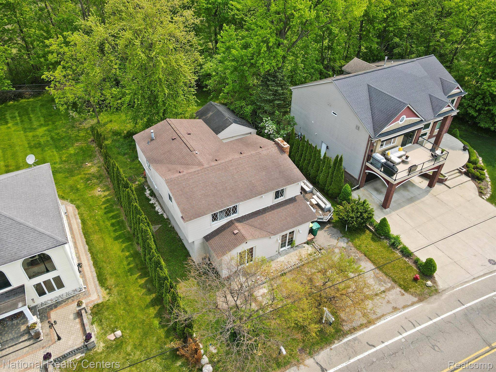 Novi, MI 48377,1369 E LAKE DR